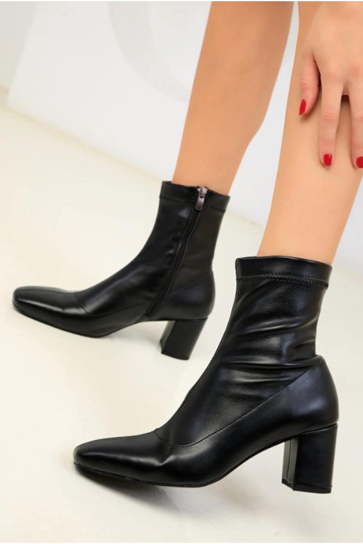 Kadın Dikiş Detaylı Arkası Fermuarlı Streç Topuklu Kadın Bot - Görsel 3