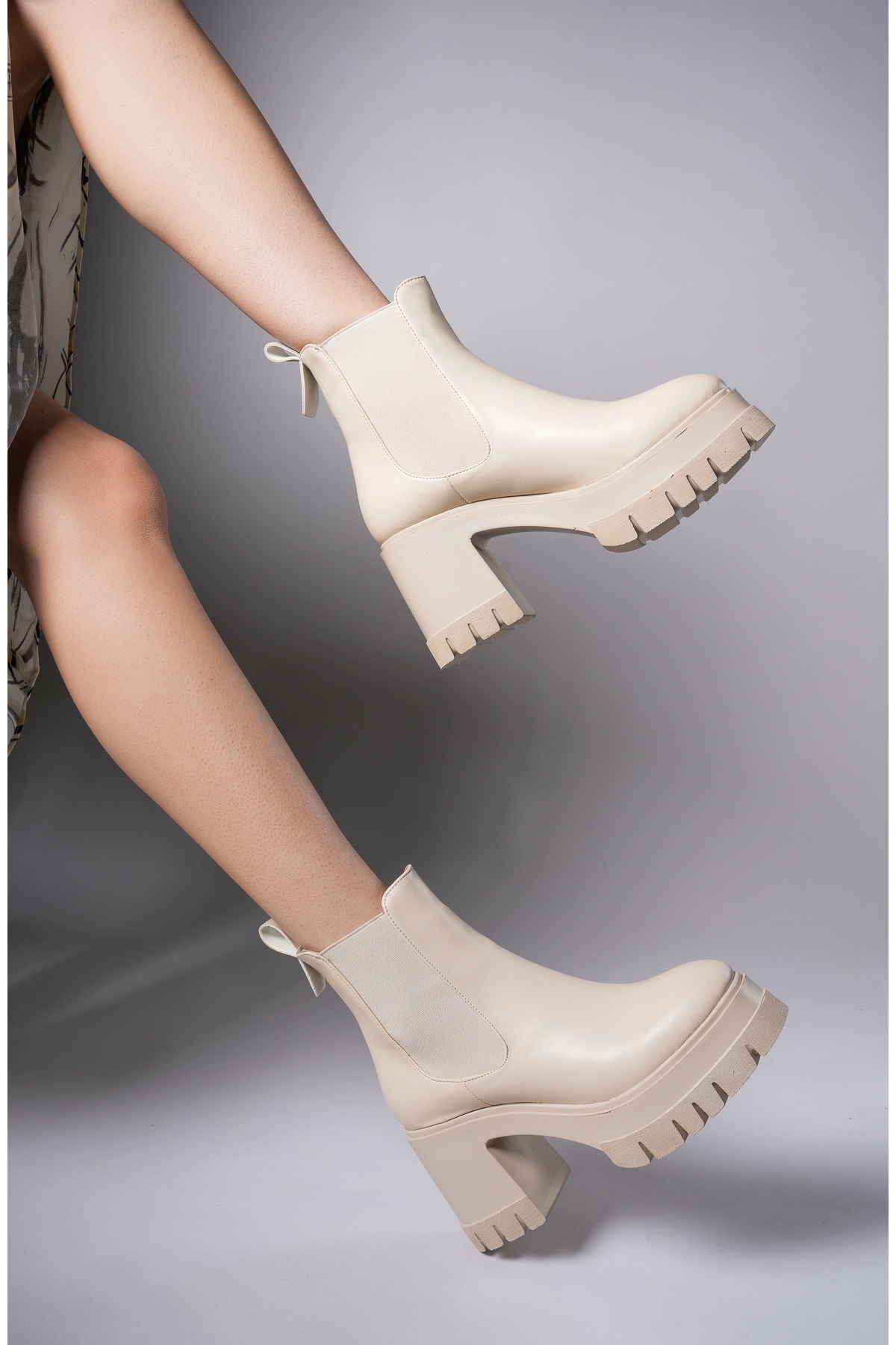 Yüksek Kalın Taban 9 cm Lastikli Kadın Bot - Görsel 3