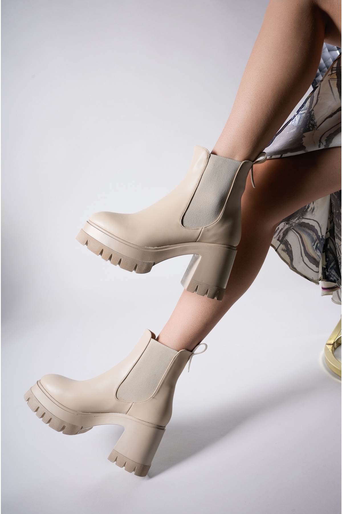 Yüksek Kalın Taban 9 cm Lastikli Kadın Bot - Görsel 4