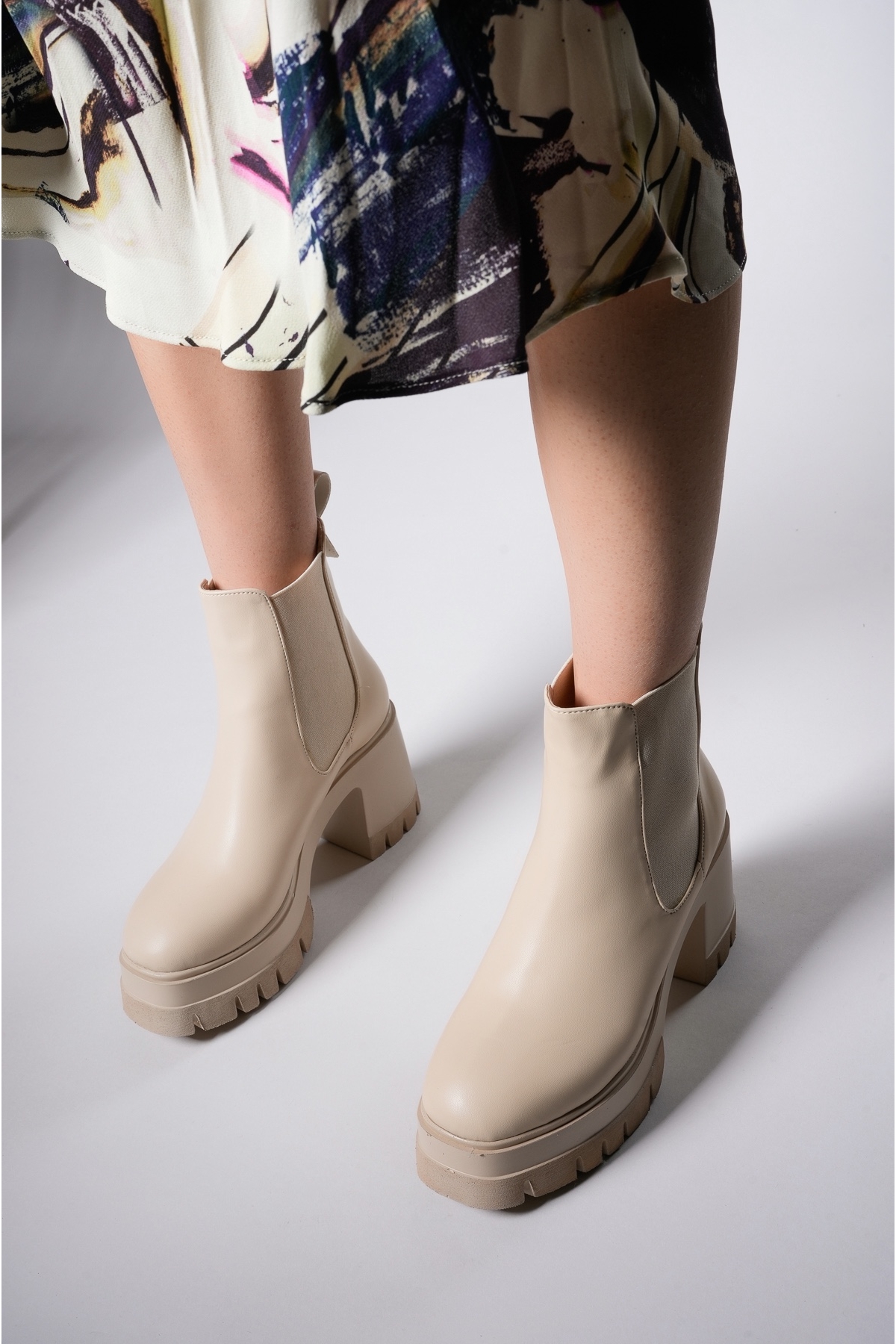Yüksek Kalın Taban 9 cm Lastikli Kadın Bot - Görsel 5