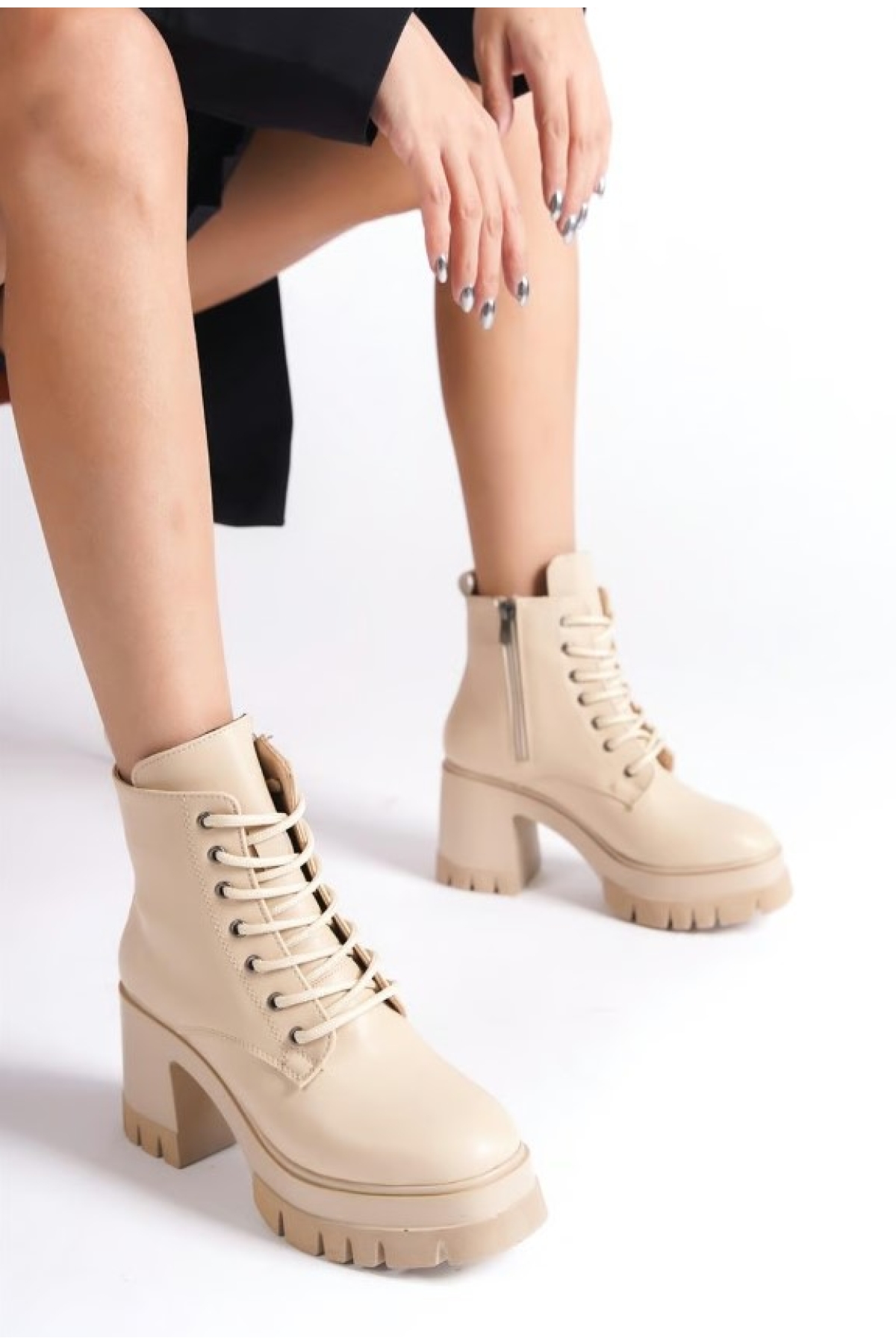 Yüksek Kalın Taban 9 cm Bağcıklı Kadın Bot - Görsel 3
