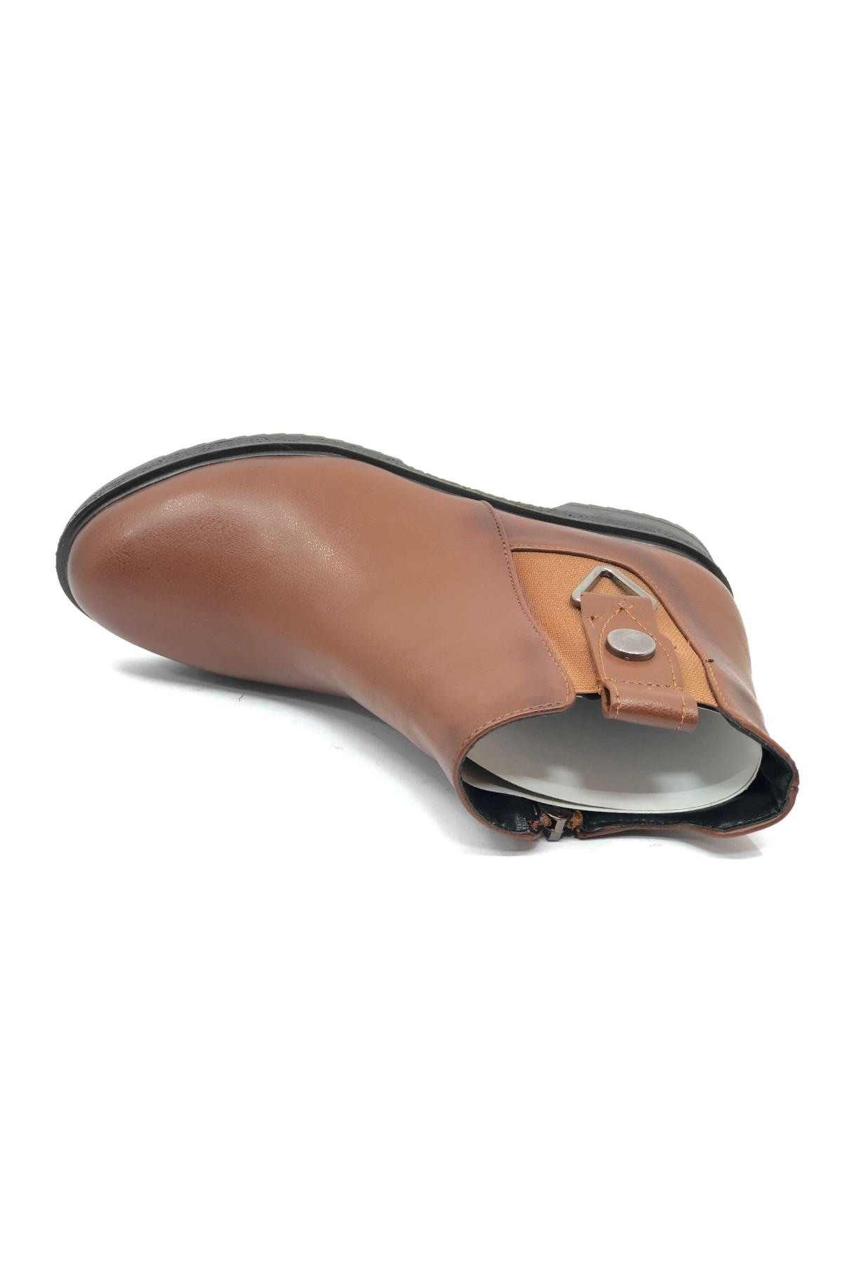 Süs Üçgen Toka Detaylı Düz Kaymaz Taban Kadın Bot - Görsel 5