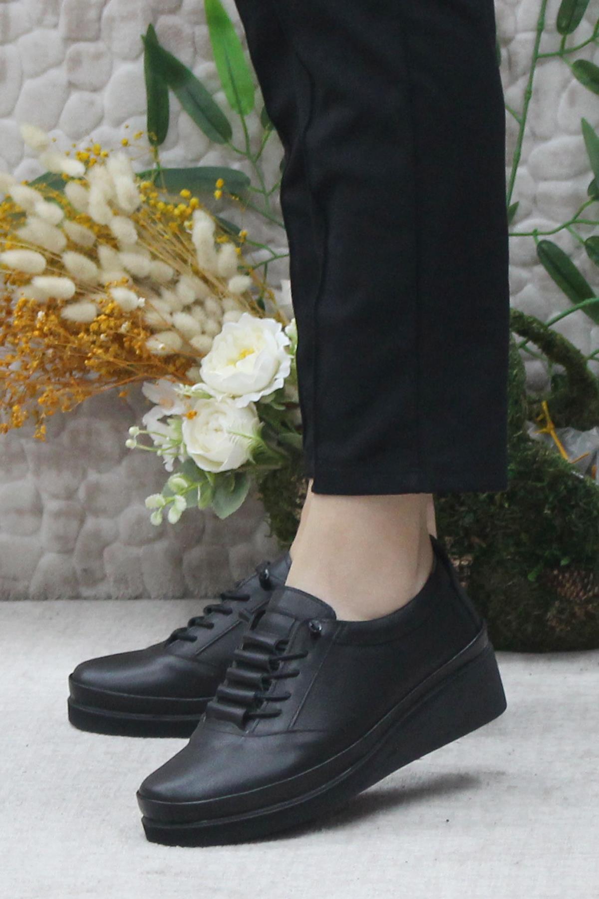 4299 Siyah Hakiki Deri Lastik Bağçıklı Yumuşak Kadın Ayakkabı - Görsel 4