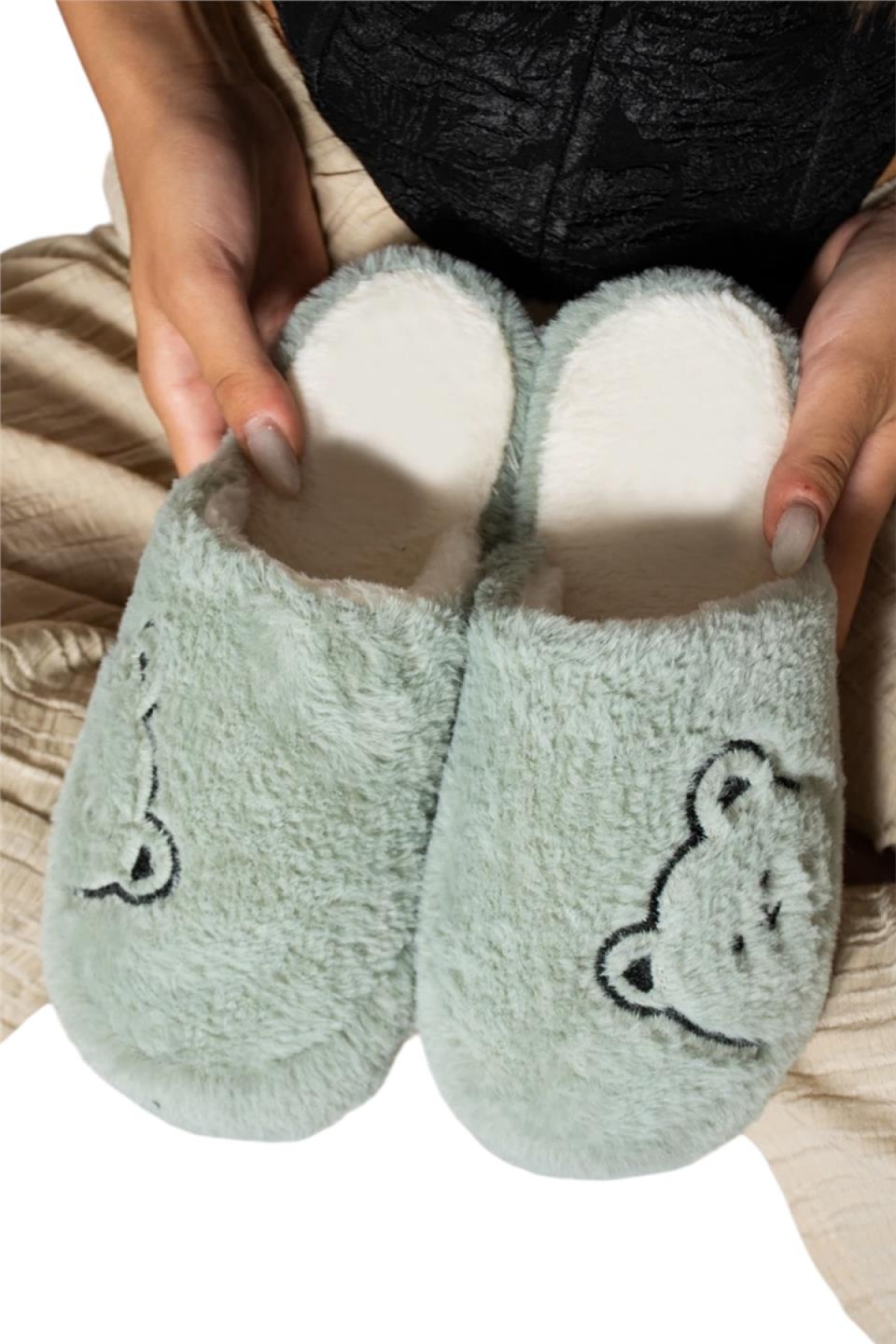 Önü Kapalı Ayıcık Baskılı Peluş Kadın Ev Terliği YEŞİL - Görsel 3
