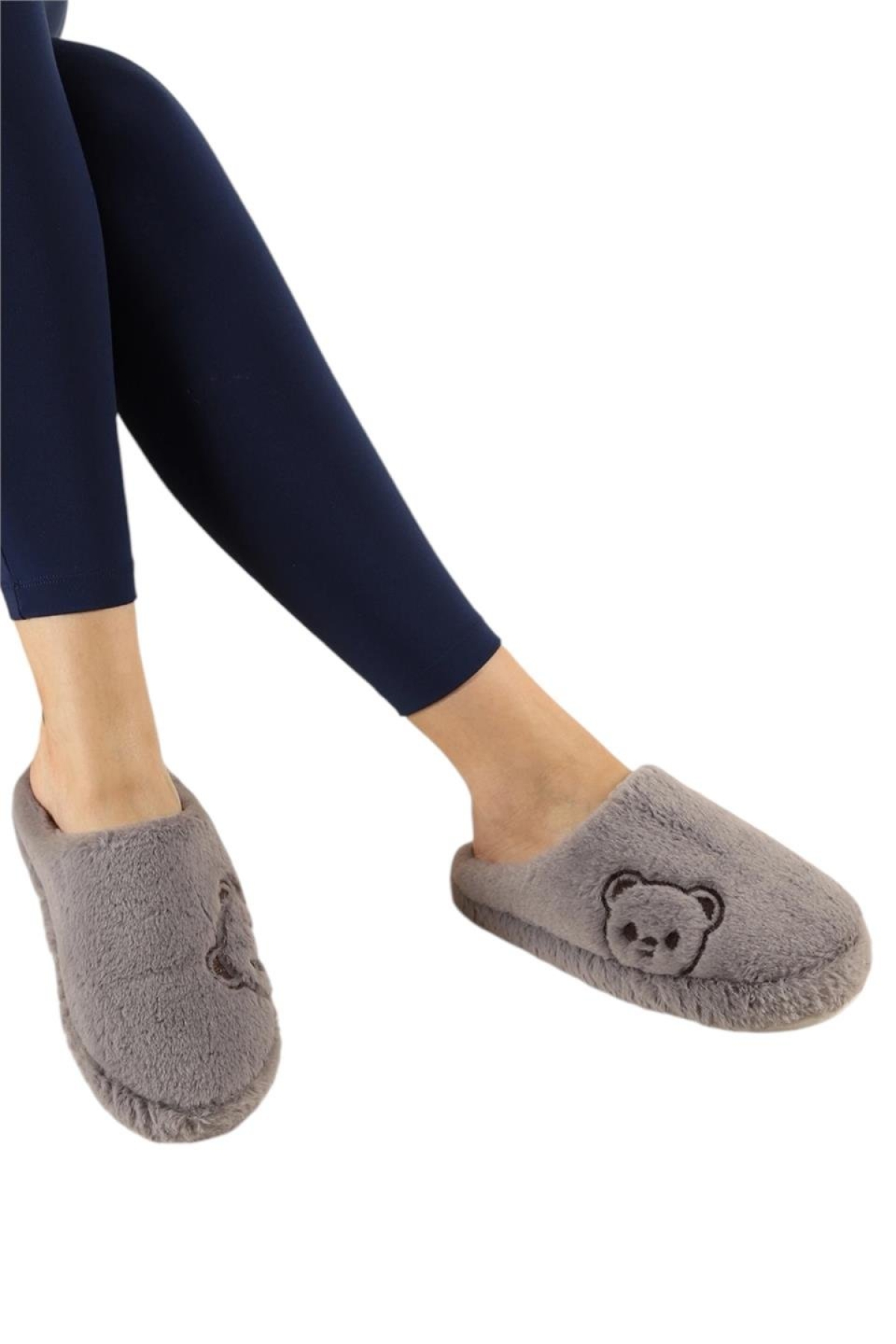 Önü Kapalı Ayıcık Baskılı Peluş Kadın Ev Terliği GRİ - Görsel 5