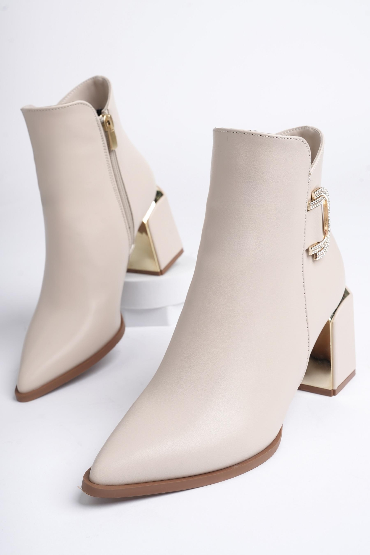 QADRA Garantili Sivri Burun Kalın Topuklu Toka Detaylı Fermuarlı Kadın Bot - Görsel 3