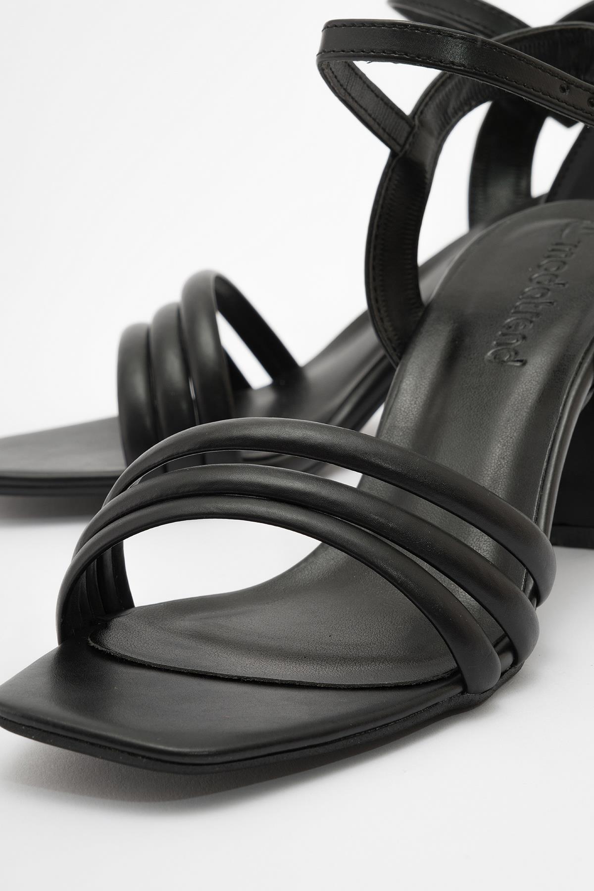 Kadın Küt Burunlu SİYAH CİLT - Görsel 4