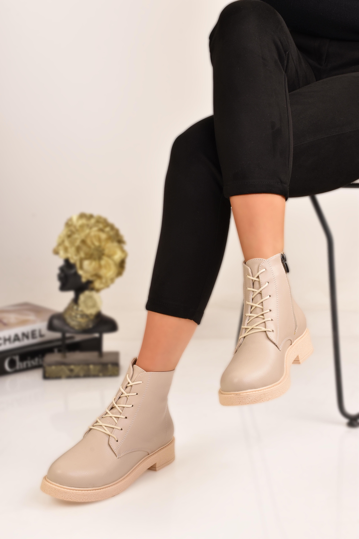 Bağcıklı ve Fermuarlı Kısa Topuklu Kadın Bot - Görsel 3