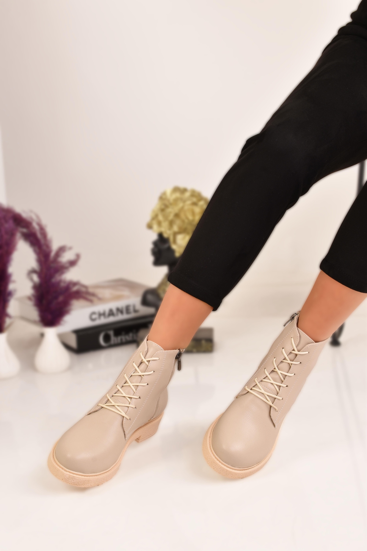 Bağcıklı ve Fermuarlı Kısa Topuklu Kadın Bot - Görsel 4