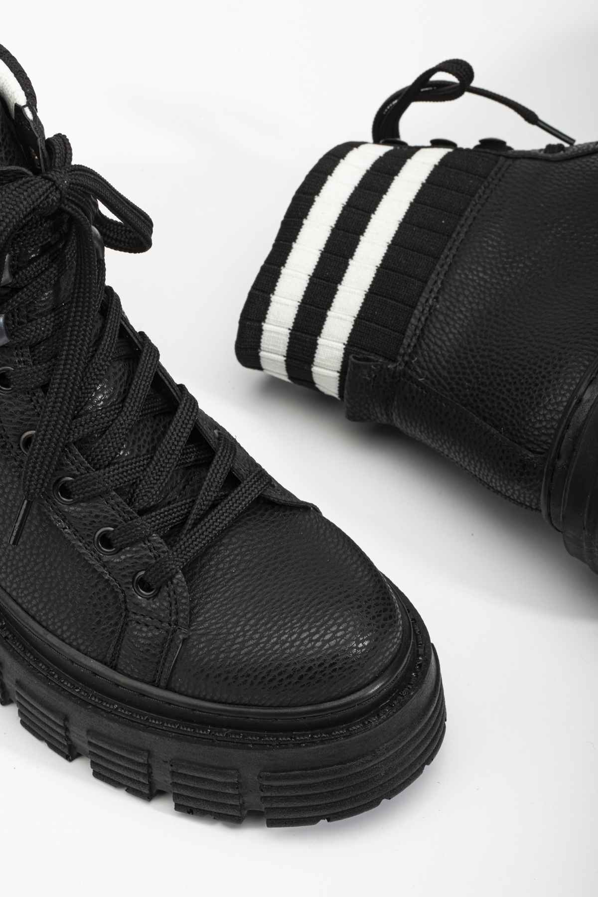 Tonny Black Tonny Black Kadın Siyah Yüksek Poli Taban Bileği Lastikli Bağcıklı Bot Flo'da! Siyah - 5. görsel