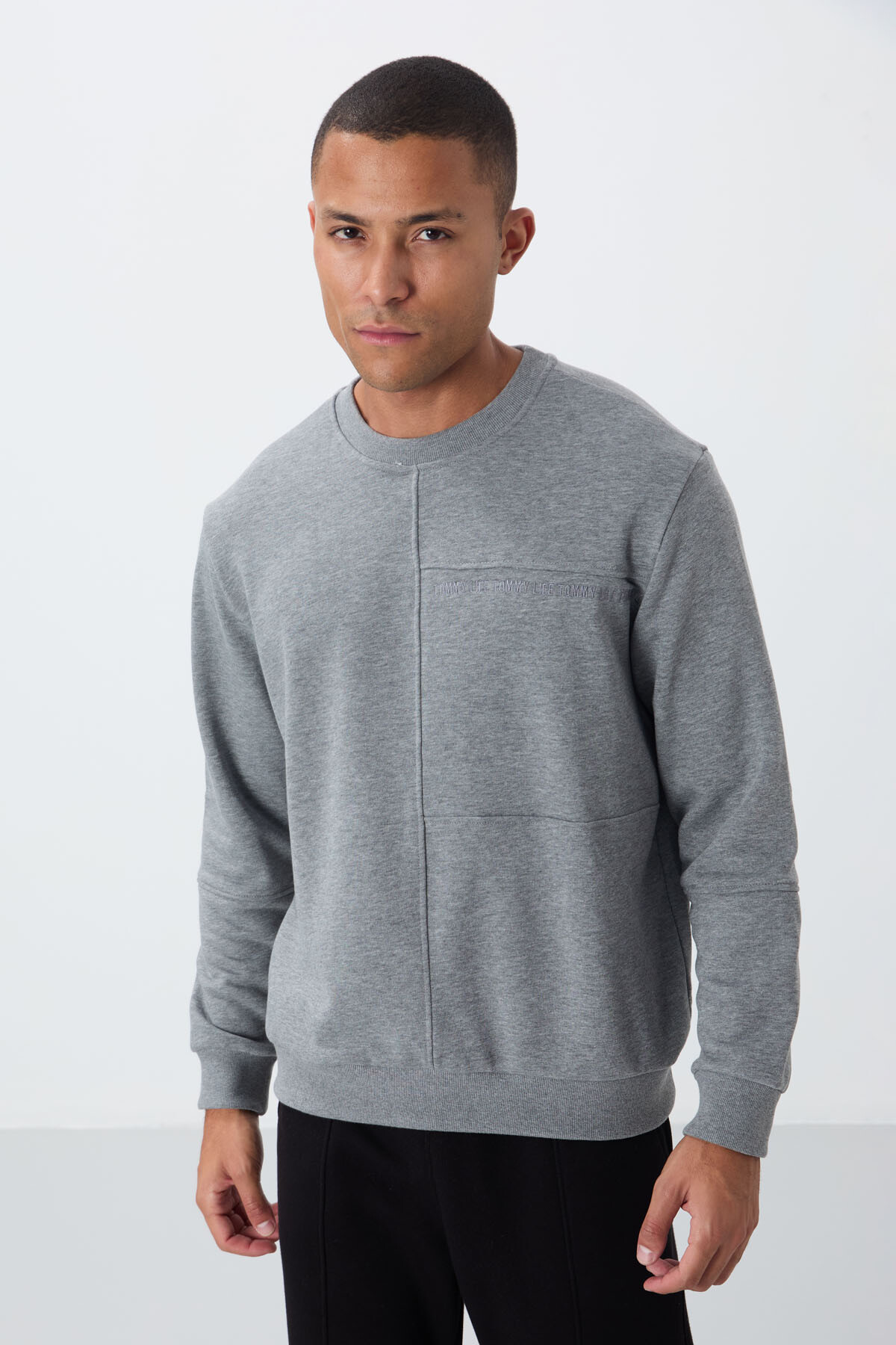 Gri Melanj Kompakt Pamuklu Kalın Pürüzsüz Dokulu O Yaka Standart Fit Erkek Sweatshirt -88405