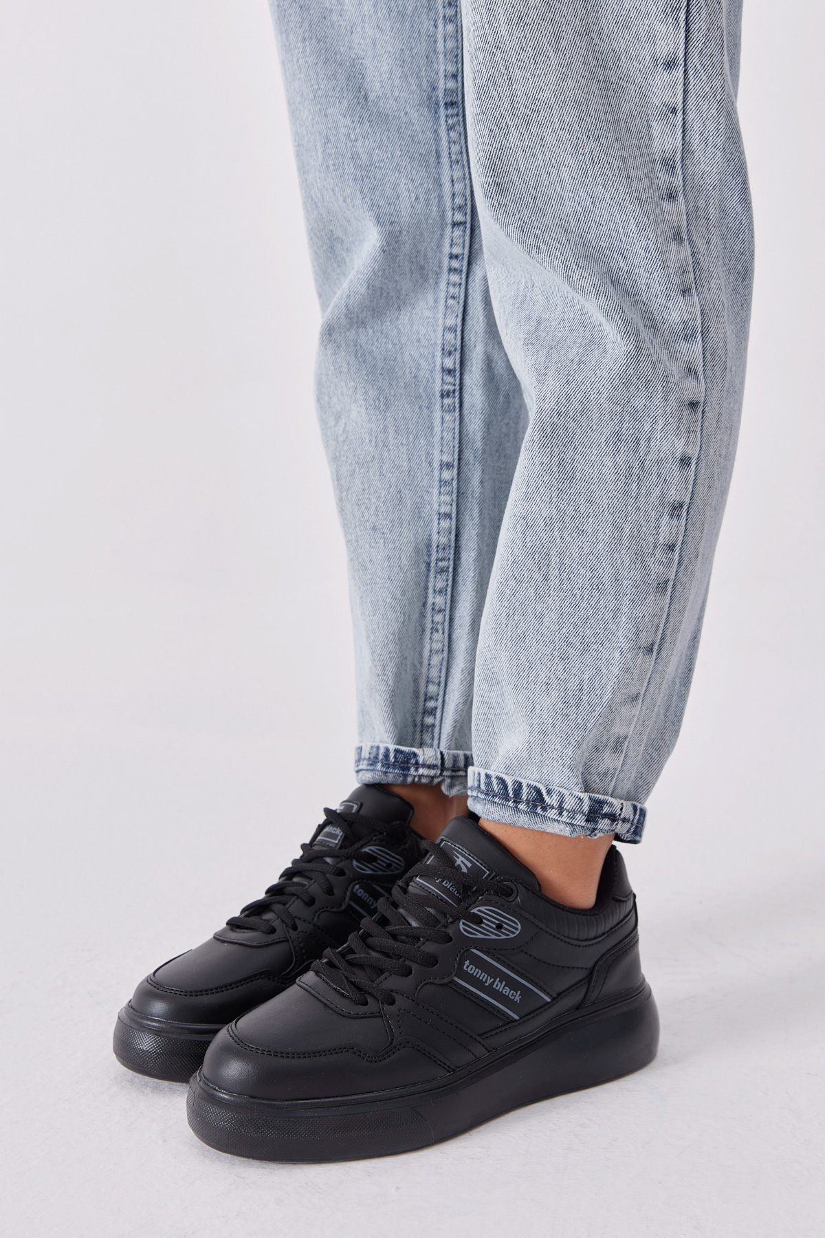 Kadın Siyah Yüksek Poli Taban Yanı Şeritli Bağcıklı Spor Ayakkabı - Görsel 2