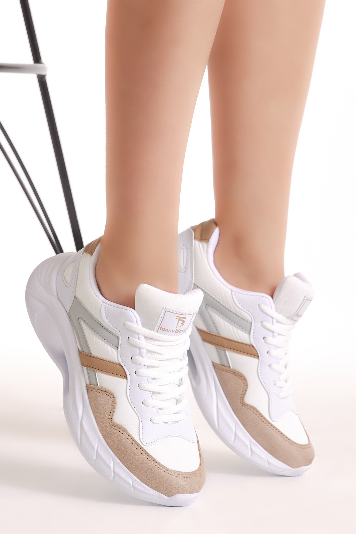 Kadın Beyaz Toprak Faylon Taban Şeritli Bağcıklı Spor Ayakkabı - Görsel 3