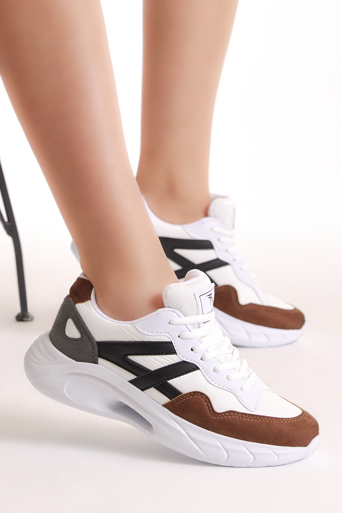 Tonny Black Kadın Beyaz Kahve Faylon Taban Şeritli Bağcıklı Spor Ayakkabı - Görsel 3