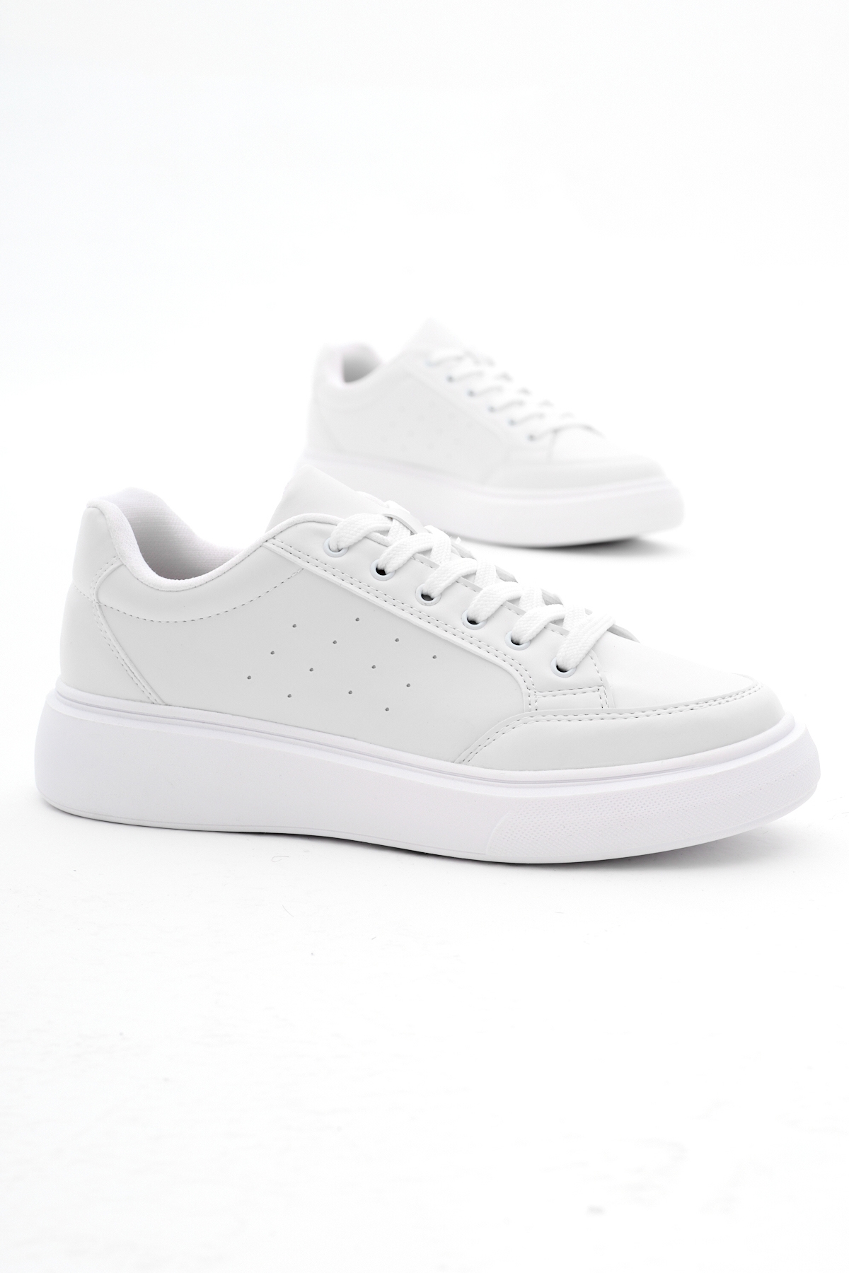 Kadın Beyaz Rahat Kalıp Yüksek Poli Taban Bağcıklı Spor Ayakkabı - Görsel 2