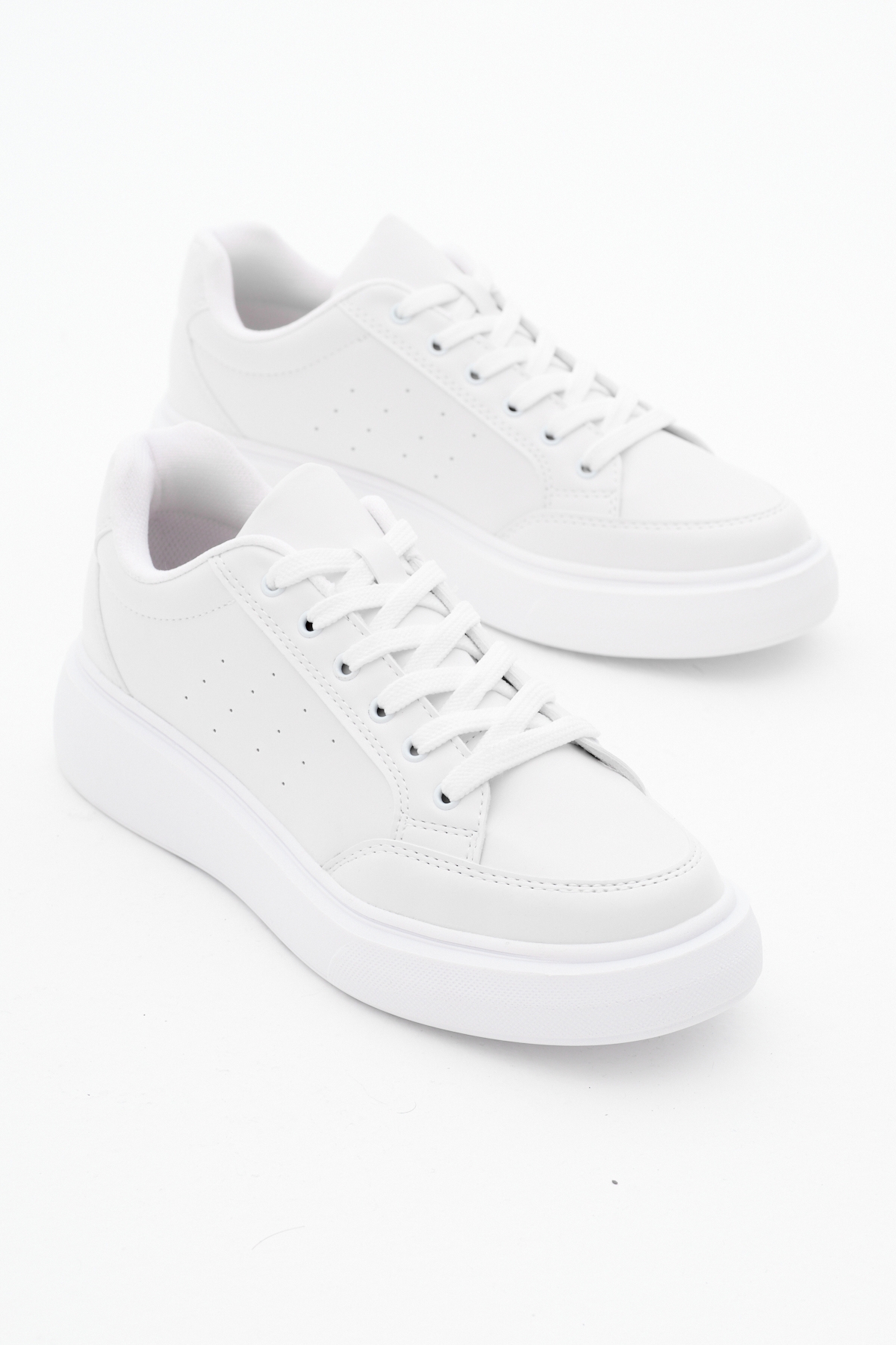 Kadın Beyaz Rahat Kalıp Yüksek Poli Taban Bağcıklı Spor Ayakkabı - Görsel 4