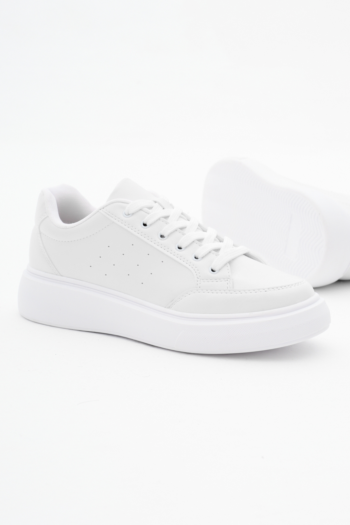 Kadın Beyaz Rahat Kalıp Yüksek Poli Taban Bağcıklı Spor Ayakkabı - Görsel 5