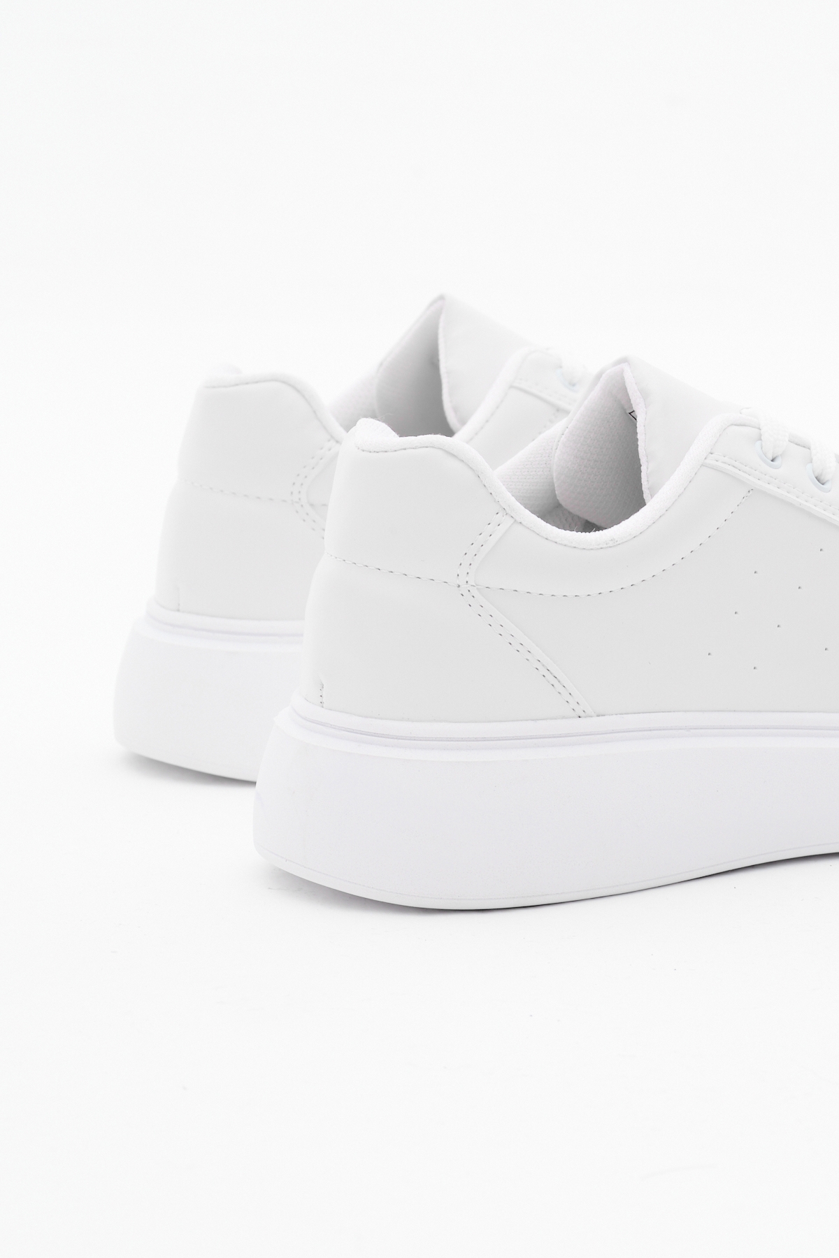Kadın Beyaz Rahat Kalıp Yüksek Poli Taban Bağcıklı Spor Ayakkabı - Görsel 6