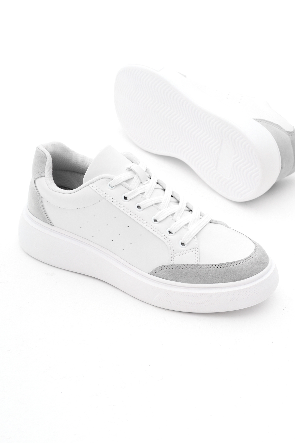 Kadın Beyaz Gri Rahat Kalıp Yüksek Poli Taban Bağcıklı Spor Ayakkabı - Görsel 5