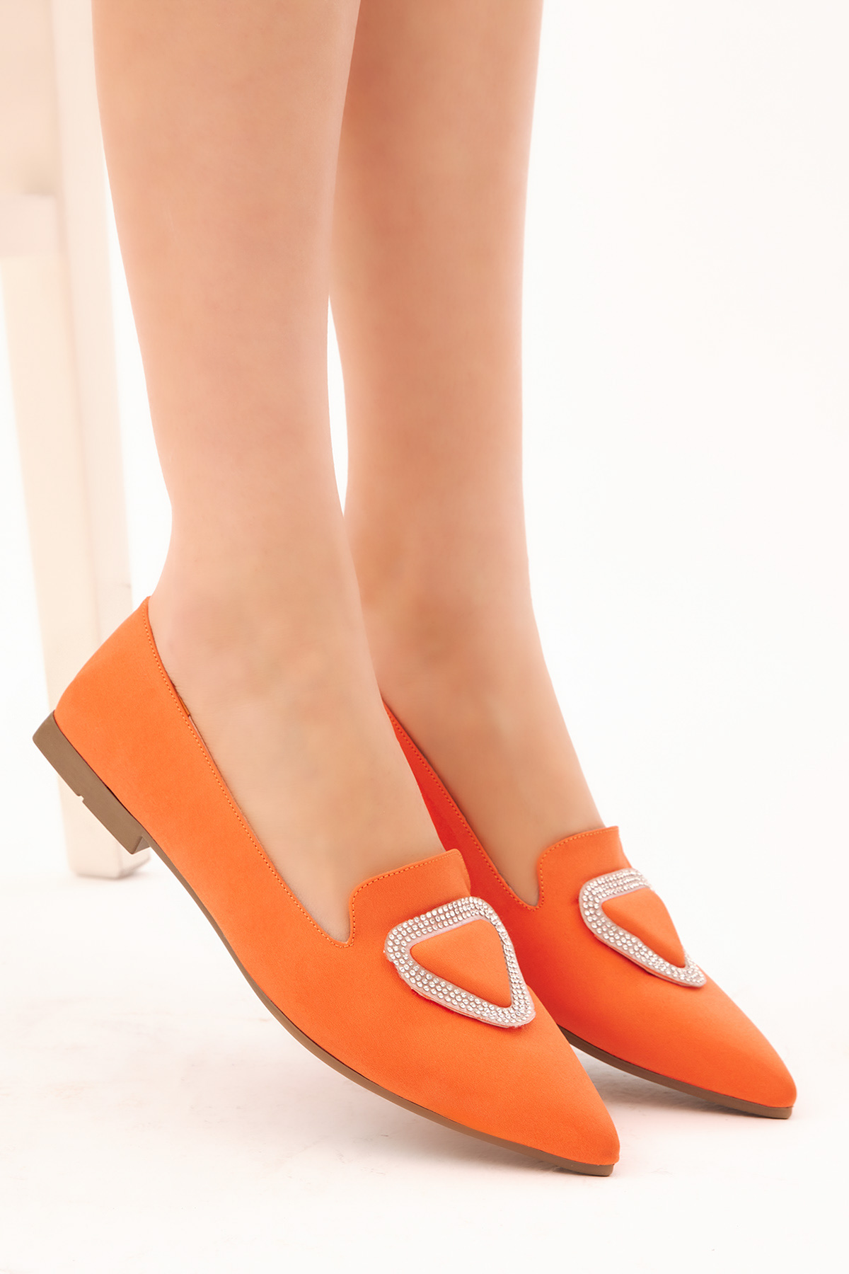 Kadın Oranj Taş İşlemeli Üçgen Tokalı Sivri Burunlu Babet