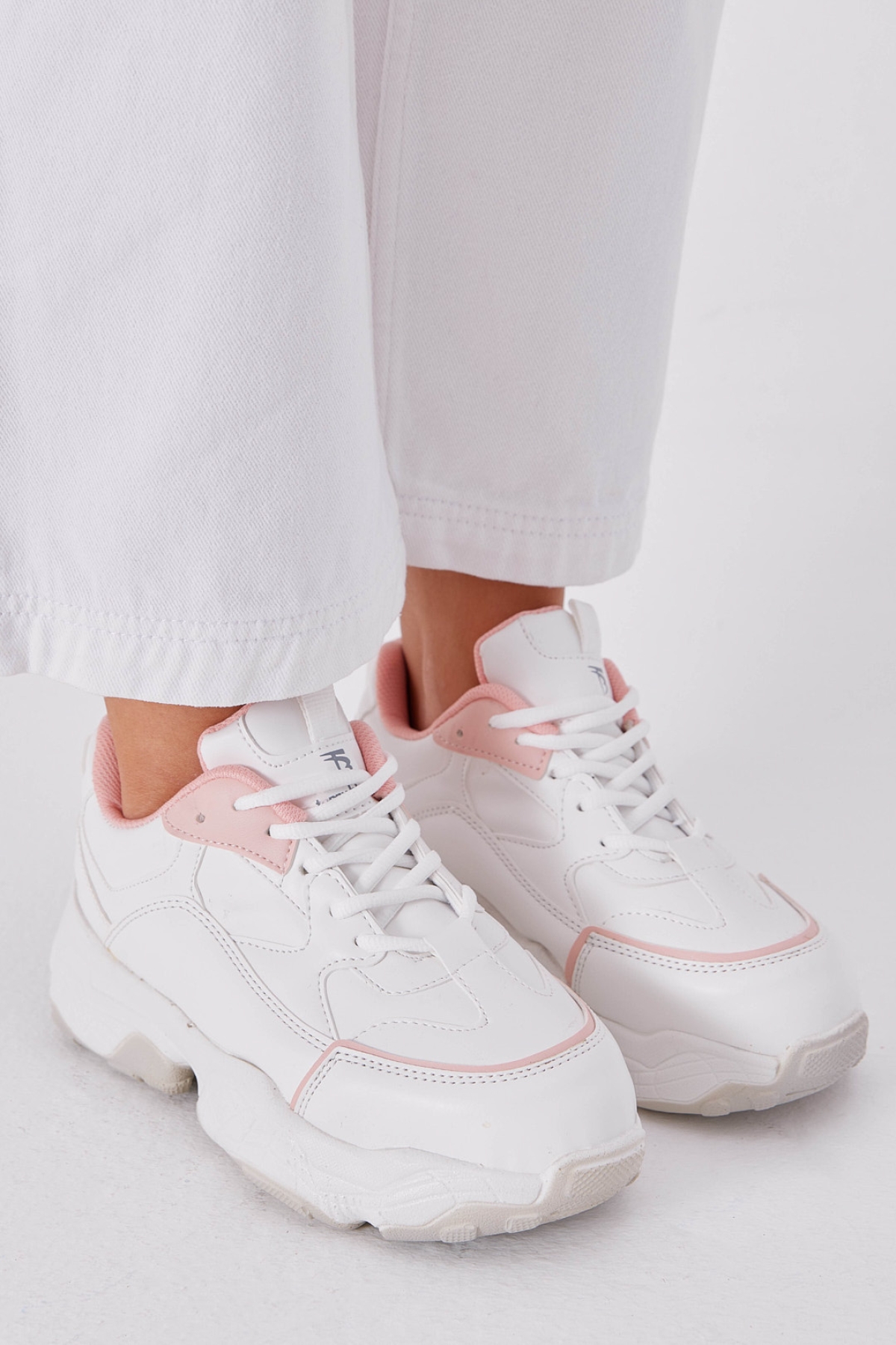 Kadın Beyaz Pembe Rahat Kalıp Yüksek Poli Taban Bağcıklı Spor Ayakkabı - Görsel 3