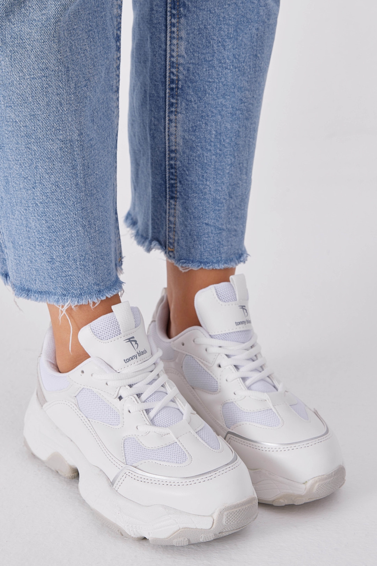 Kadın Beyaz Rahat Kalıp Yüksek Poli Taban Bağcıklı Spor Ayakkabı - Görsel 2