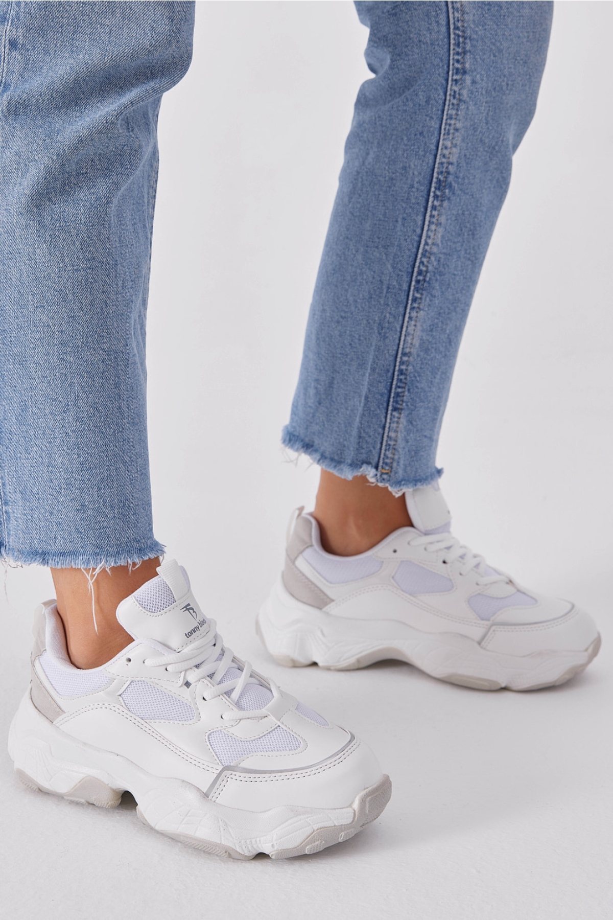 Kadın Beyaz Rahat Kalıp Yüksek Poli Taban Bağcıklı Spor Ayakkabı - Görsel 3