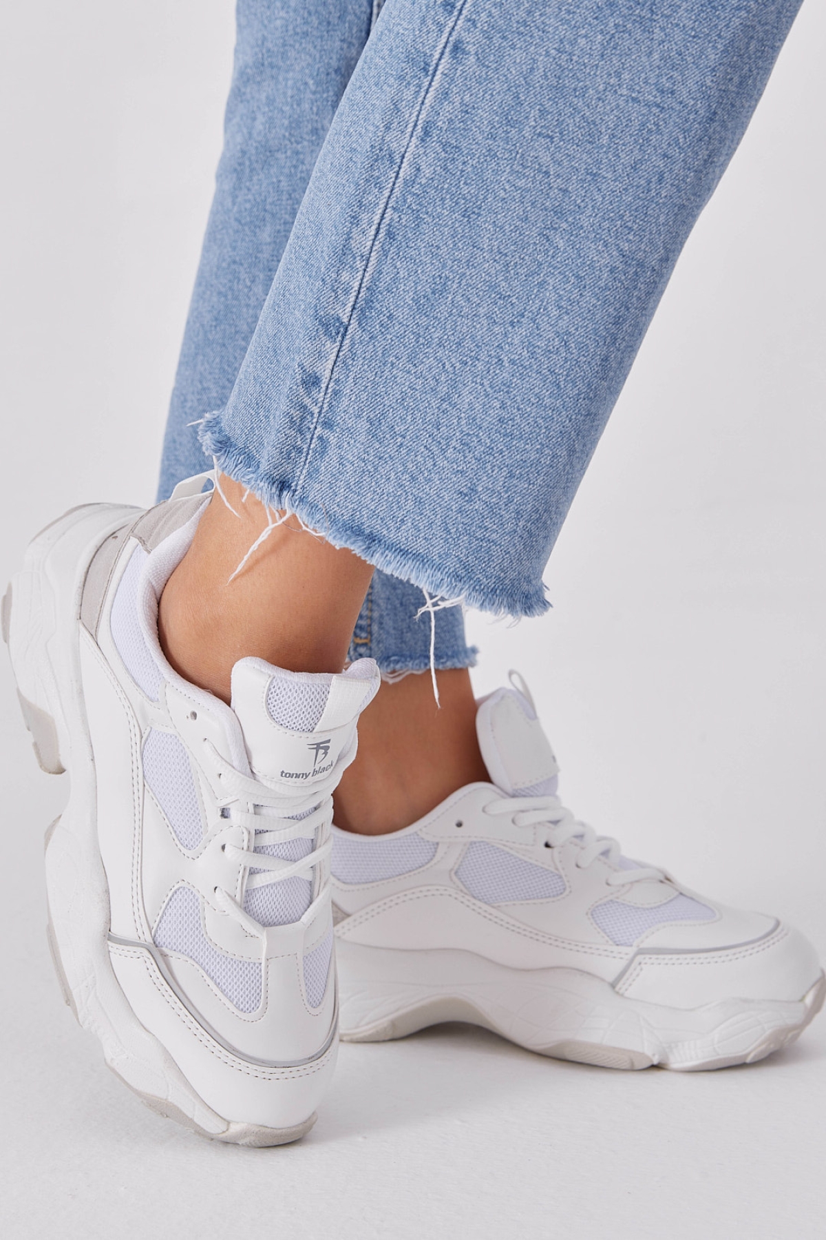 Kadın Beyaz Rahat Kalıp Yüksek Poli Taban Bağcıklı Spor Ayakkabı - Görsel 4