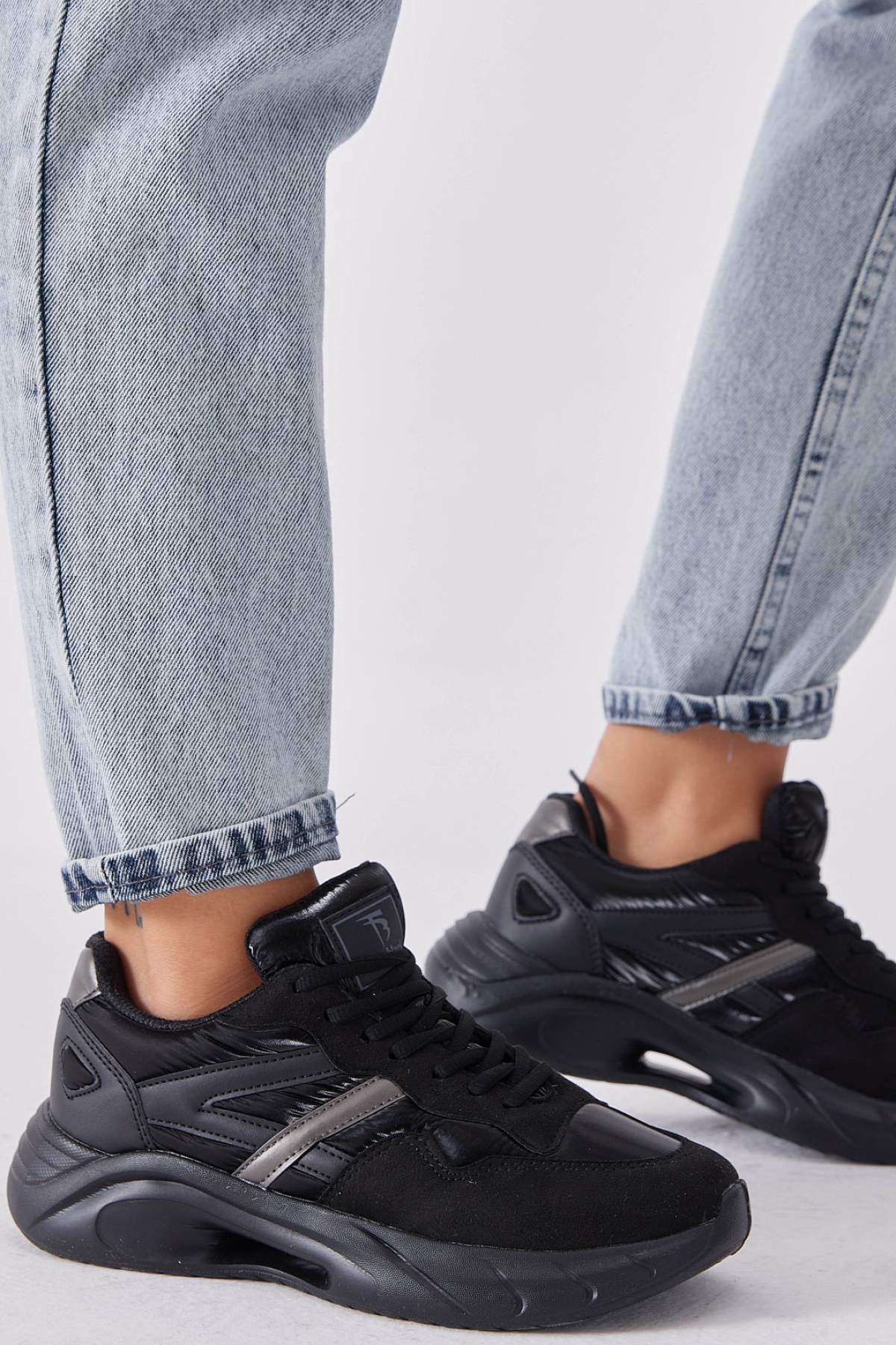 Kadın Siyah Faylon Taban Şeritli Bağcıklı Spor Ayakkabı - Görsel 2