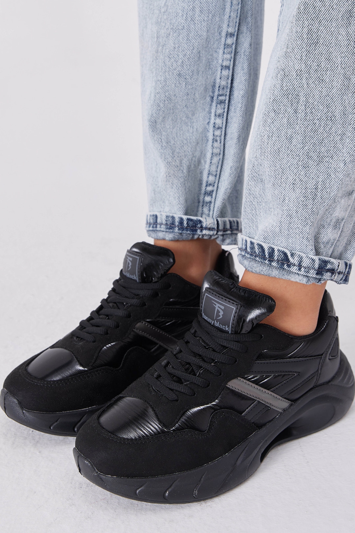 Kadın Siyah Faylon Taban Şeritli Bağcıklı Spor Ayakkabı - Görsel 3