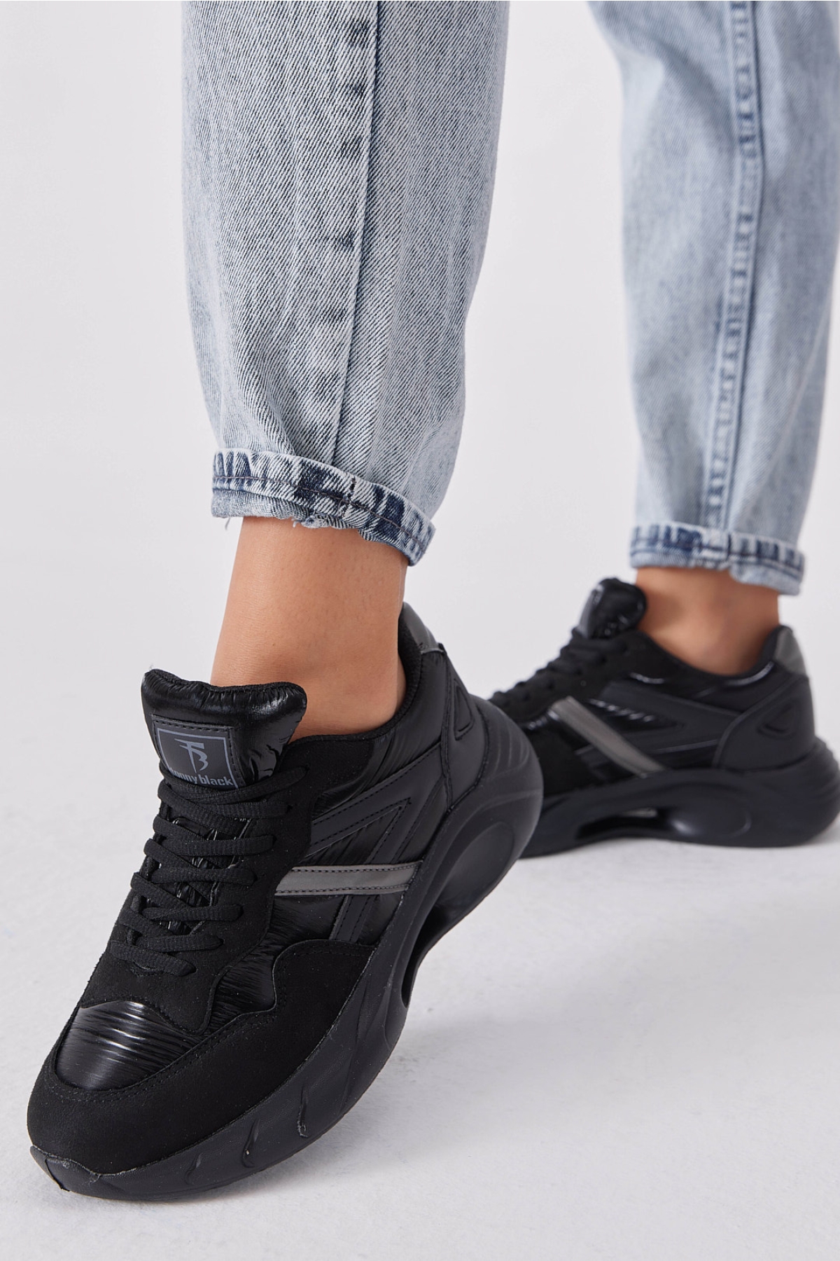 Kadın Siyah Faylon Taban Şeritli Bağcıklı Spor Ayakkabı - Görsel 4