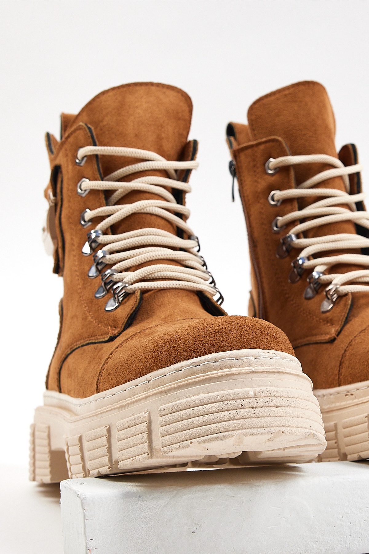 Kadın Taba Süet Rahat Kalıp Yüksek Taban Tokalı Bağcıklı ve Fermuarlı Bot - Görsel 5