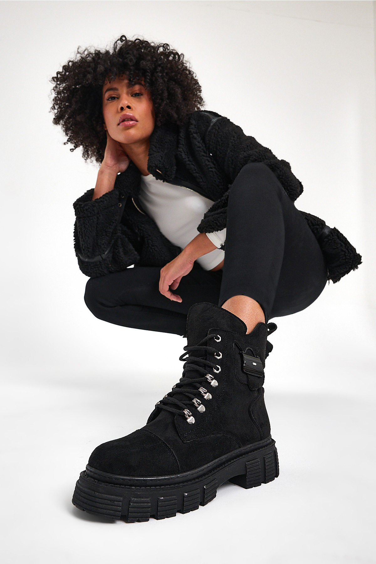 Kadın Siyah Süet Rahat Kalıp Yüksek Taban Tokalı Bağcıklı ve Fermuarlı Bot - Görsel 3