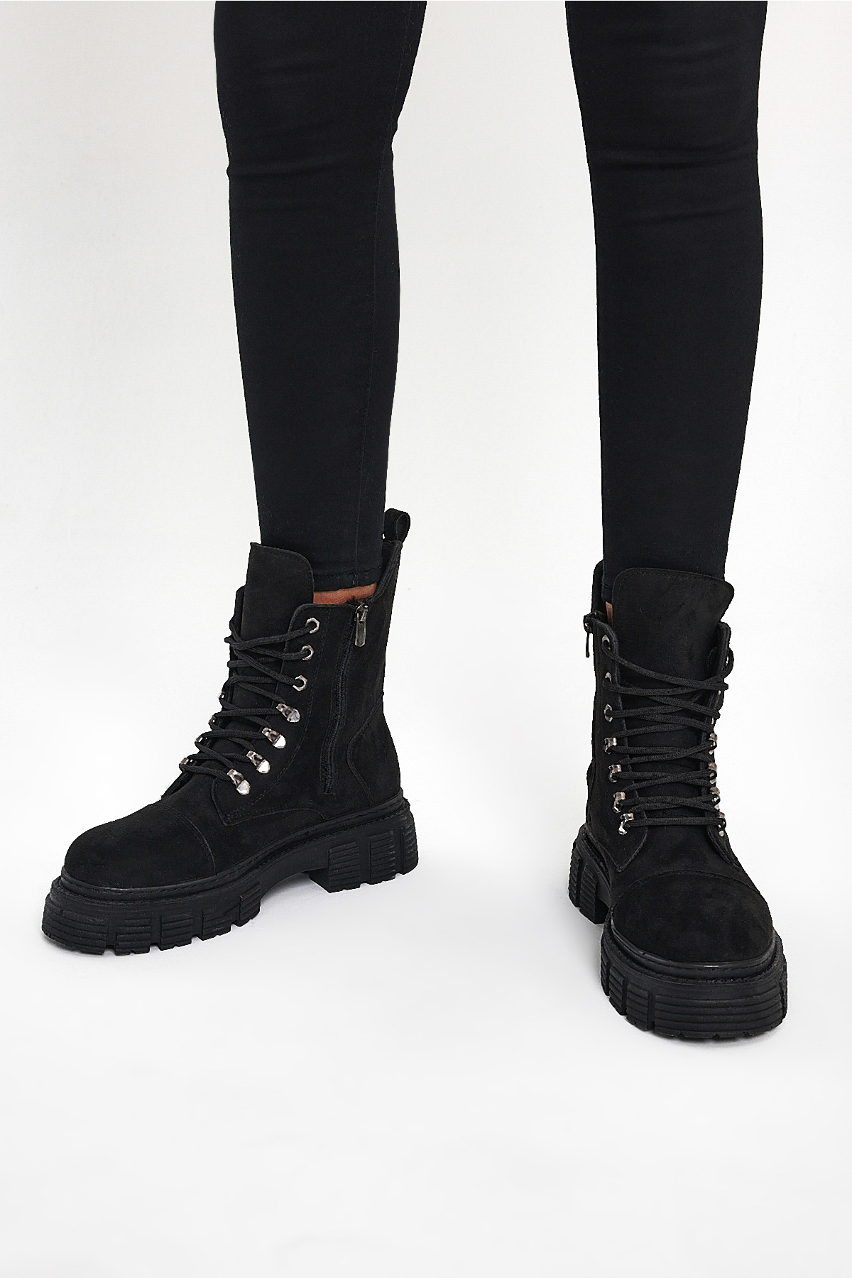 Kadın Siyah Süet Rahat Kalıp Yüksek Taban Tokalı Bağcıklı ve Fermuarlı Bot - Görsel 4