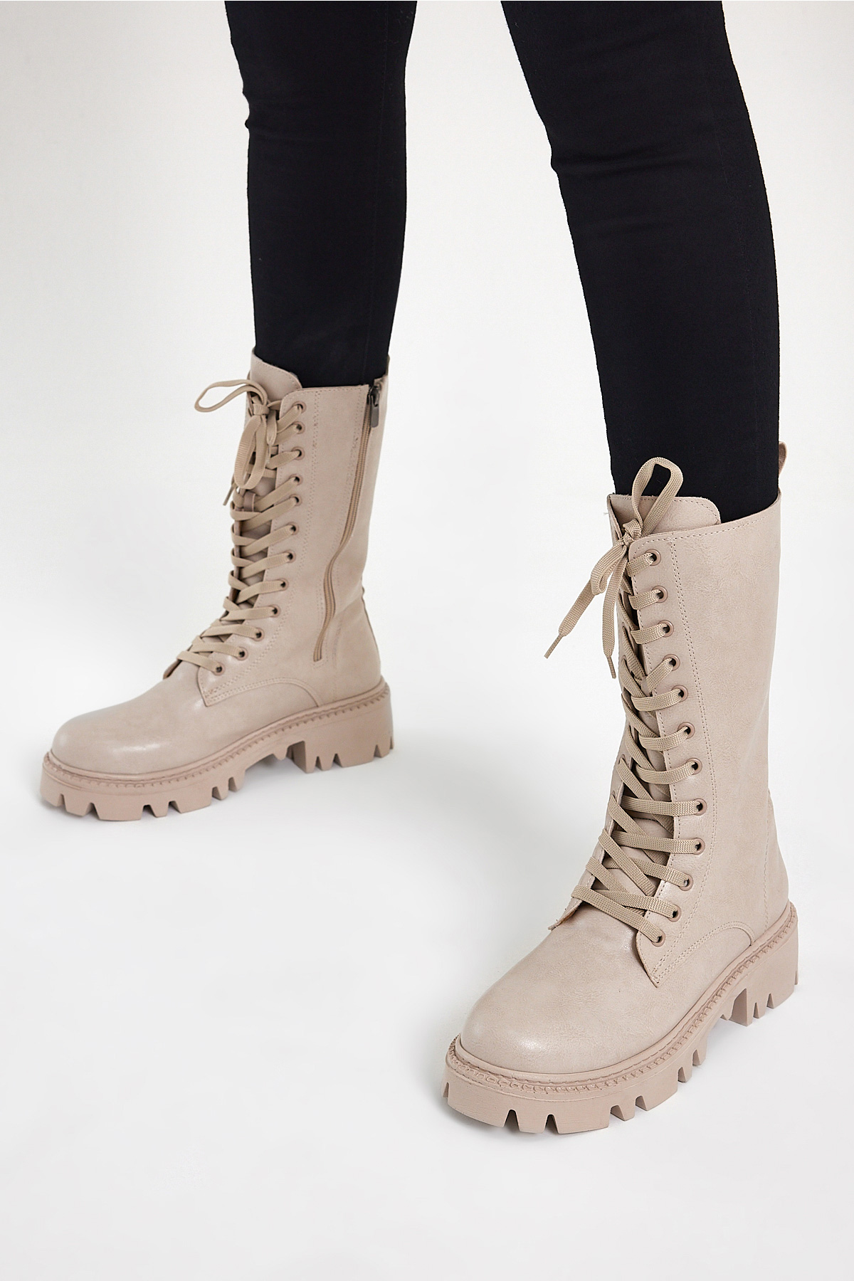 Kadın Ten Cilt Rahat Kalıp Bağcıklı ve Fermuarlı Uzun Bot - Görsel 3