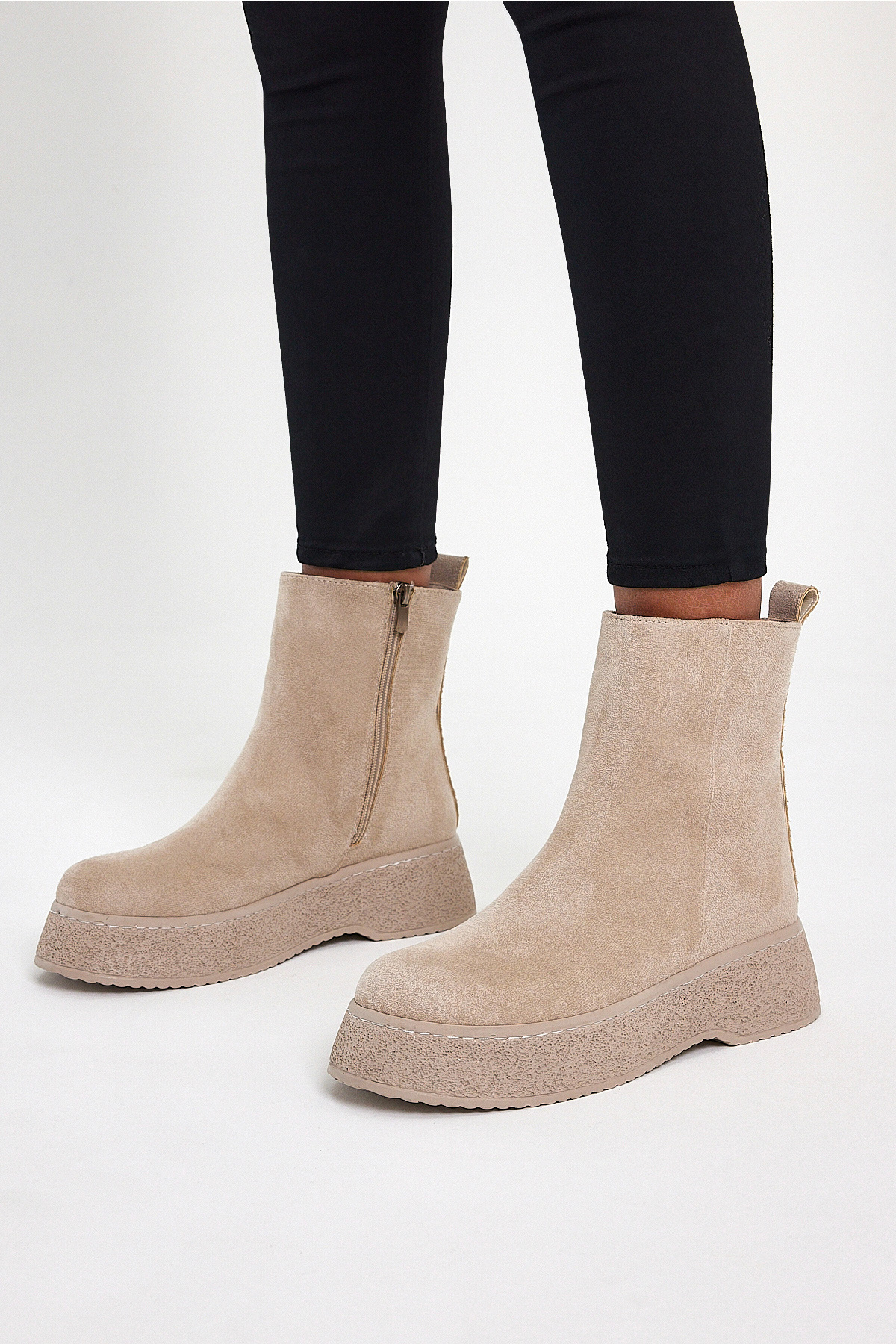 Kadın Bej Süet Yüksek Poli Taban Fermuarlı Süet Bot - Görsel 3