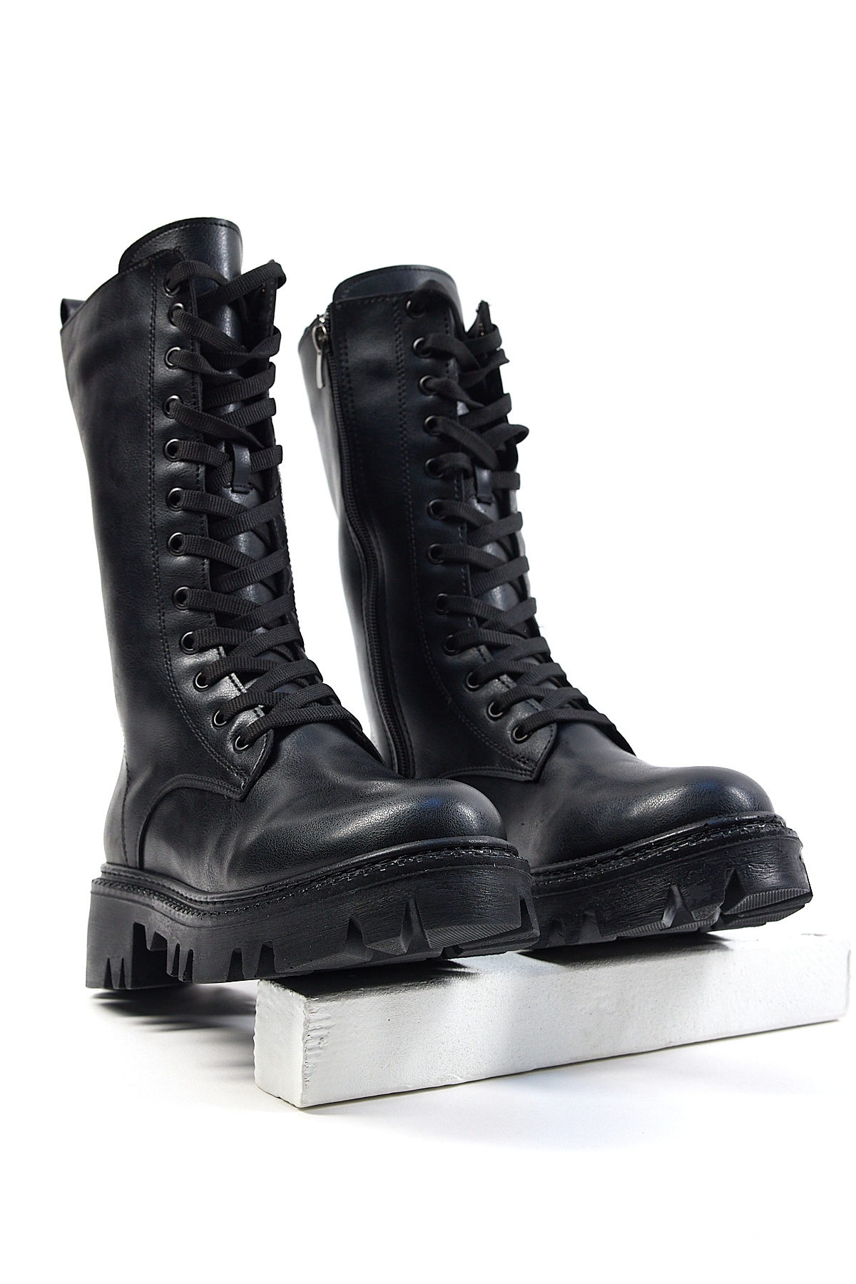 Kadın Siyah Cilt Rahat Kalıp Bağcıklı ve Fermuarlı Uzun Bot - Görsel 3