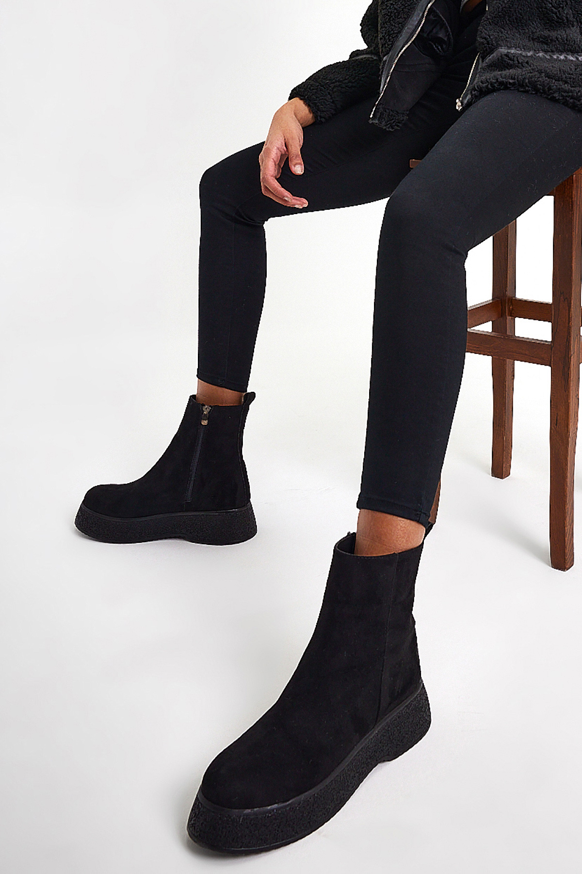 Kadın Siyah Süet Yüksek Poli Taban Fermuarlı Süet Bot - Görsel 5