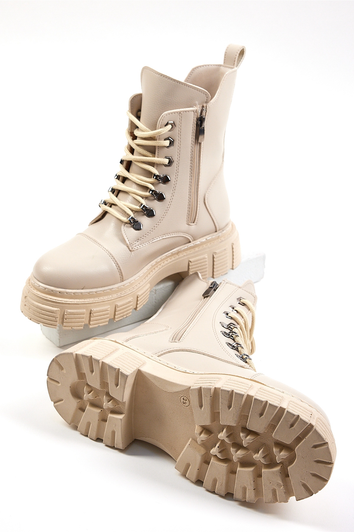 Kadın Bej Cilt Rahat Kalıp Yüksek Taban Tokalı Bağcıklı ve Fermuarlı Bot - Görsel 4