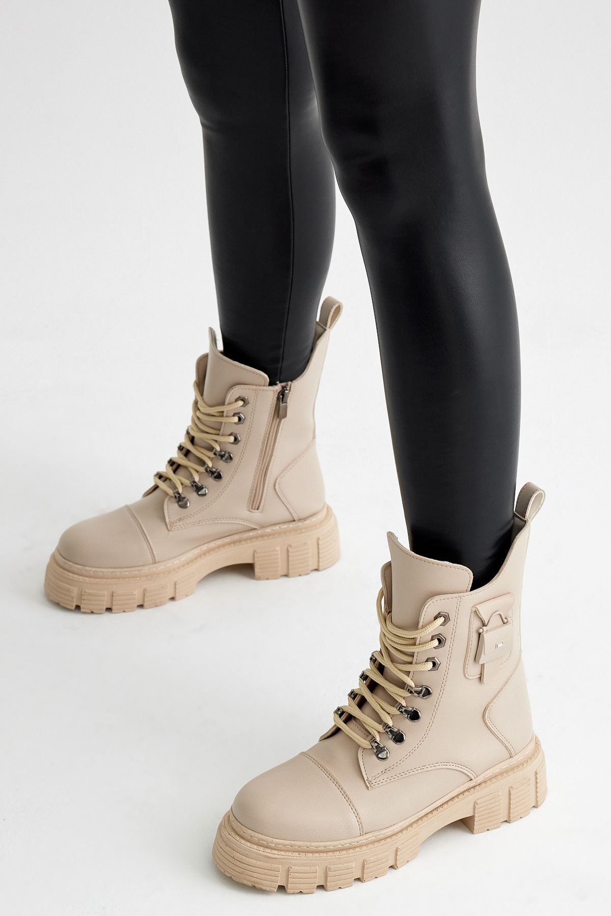 Kadın Bej Cilt Rahat Kalıp Yüksek Taban Tokalı Bağcıklı ve Fermuarlı Bot - Görsel 5