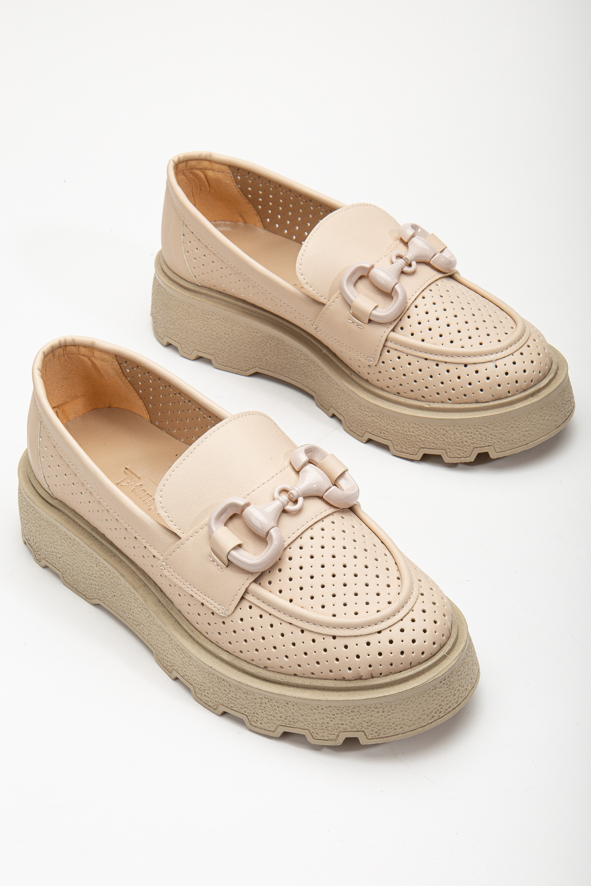 Kadın Ten Kalın Poli Taban Puantiye Delikli Önü Tokalı Loafer - Görsel 3