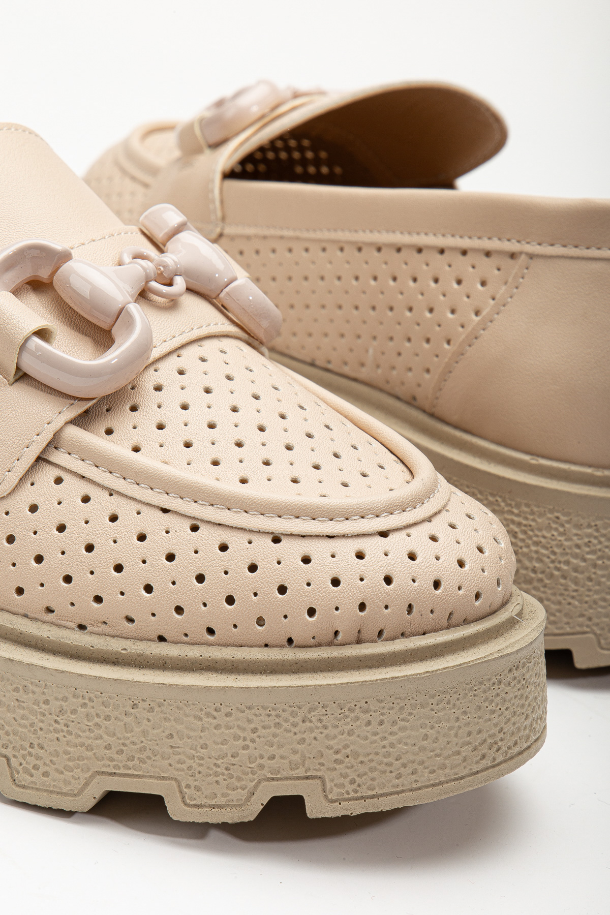 Kadın Ten Kalın Poli Taban Puantiye Delikli Önü Tokalı Loafer - Görsel 4