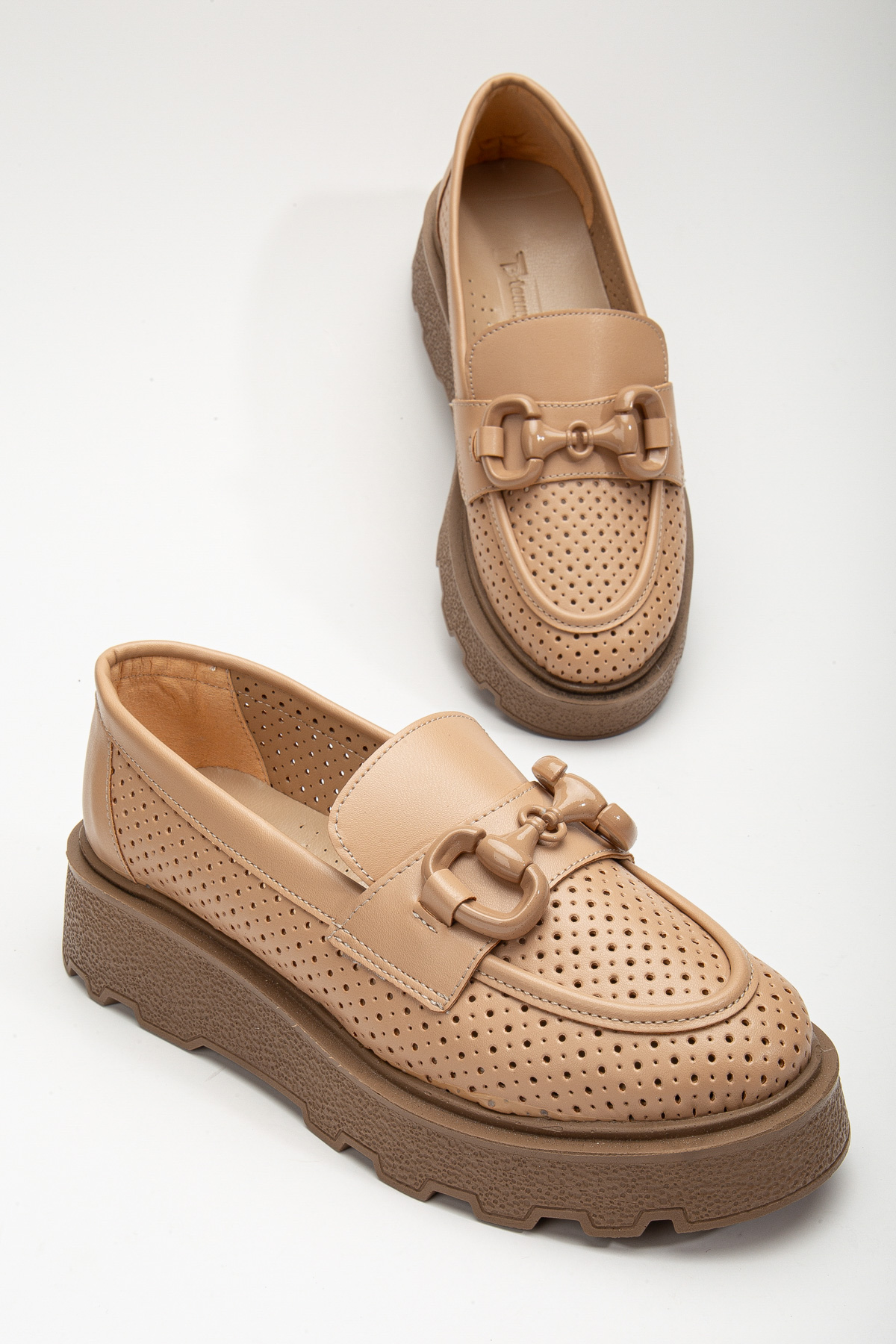 Kadın Nude Kalın Poli Taban Puantiye Delikli Önü Tokalı Loafer - Görsel 3
