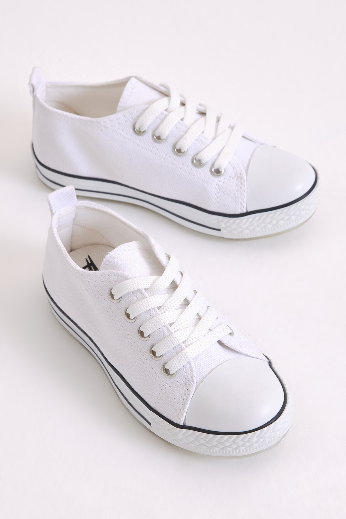 Çocuk Unisex Beyaz Rahat Kalıp Işıklı Bağcıklı Spor Ayakkabı - Görsel 2