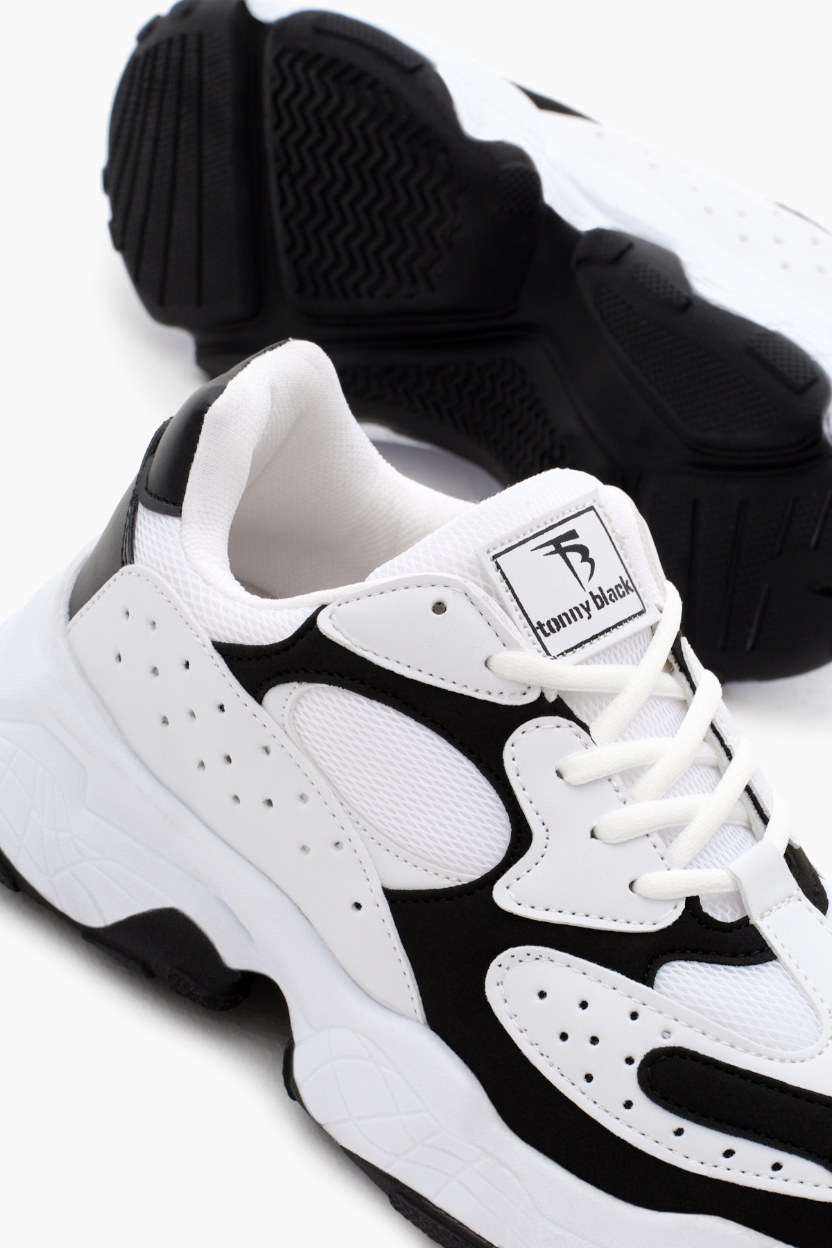 Kadın Beyaz Siyah Rahat Kalıp Yüksek Taban Bağcıklı Spor Ayakkabı - Görsel 5
