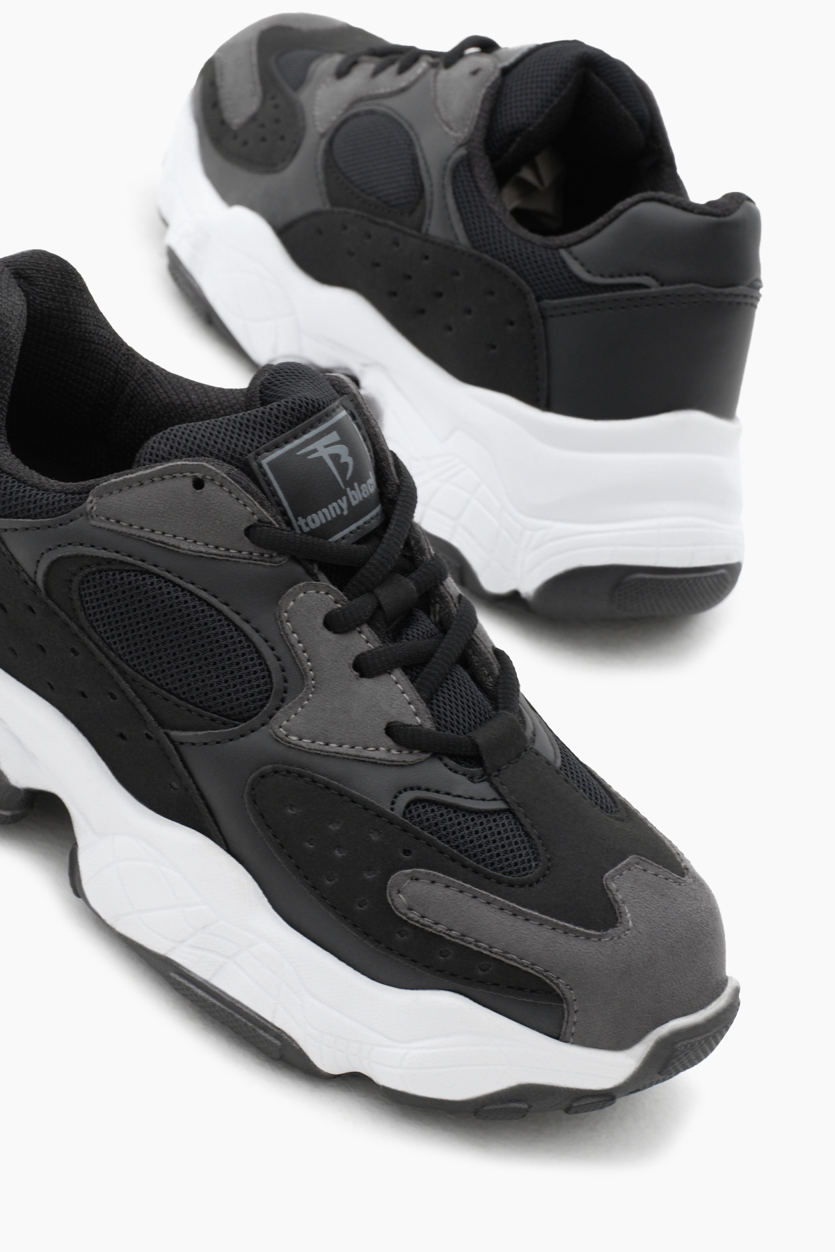 Kadın Siyah Beyaz Rahat Kalıp Yüksek Taban Bağcıklı Spor Ayakkabı - Görsel 4
