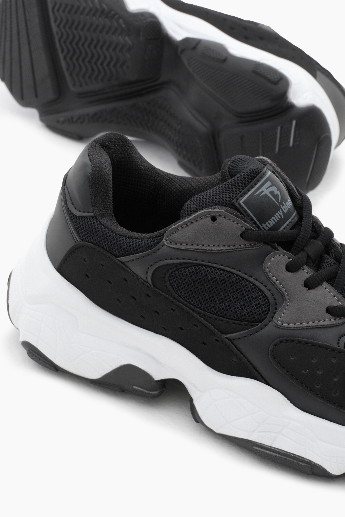Kadın Siyah Beyaz Rahat Kalıp Yüksek Taban Bağcıklı Spor Ayakkabı - Görsel 5