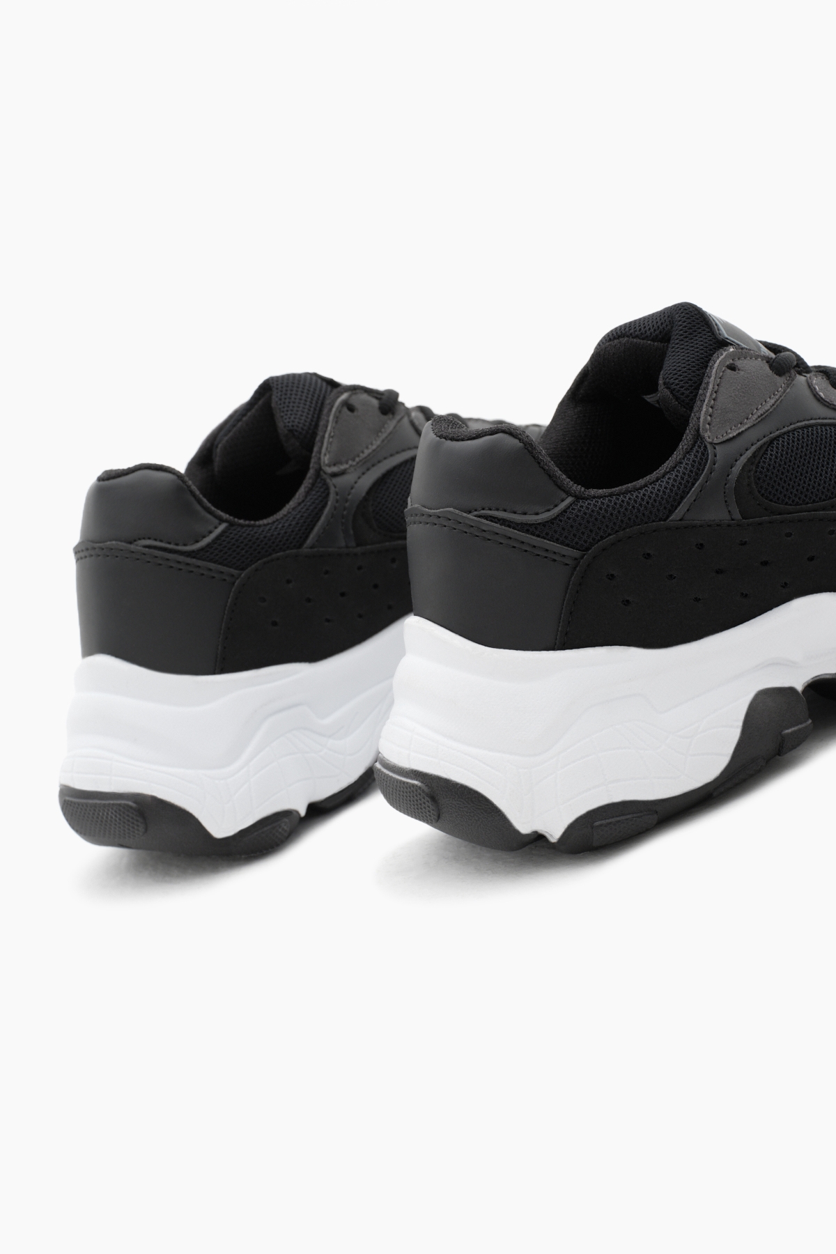 Kadın Siyah Beyaz Rahat Kalıp Yüksek Taban Bağcıklı Spor Ayakkabı - Görsel 6