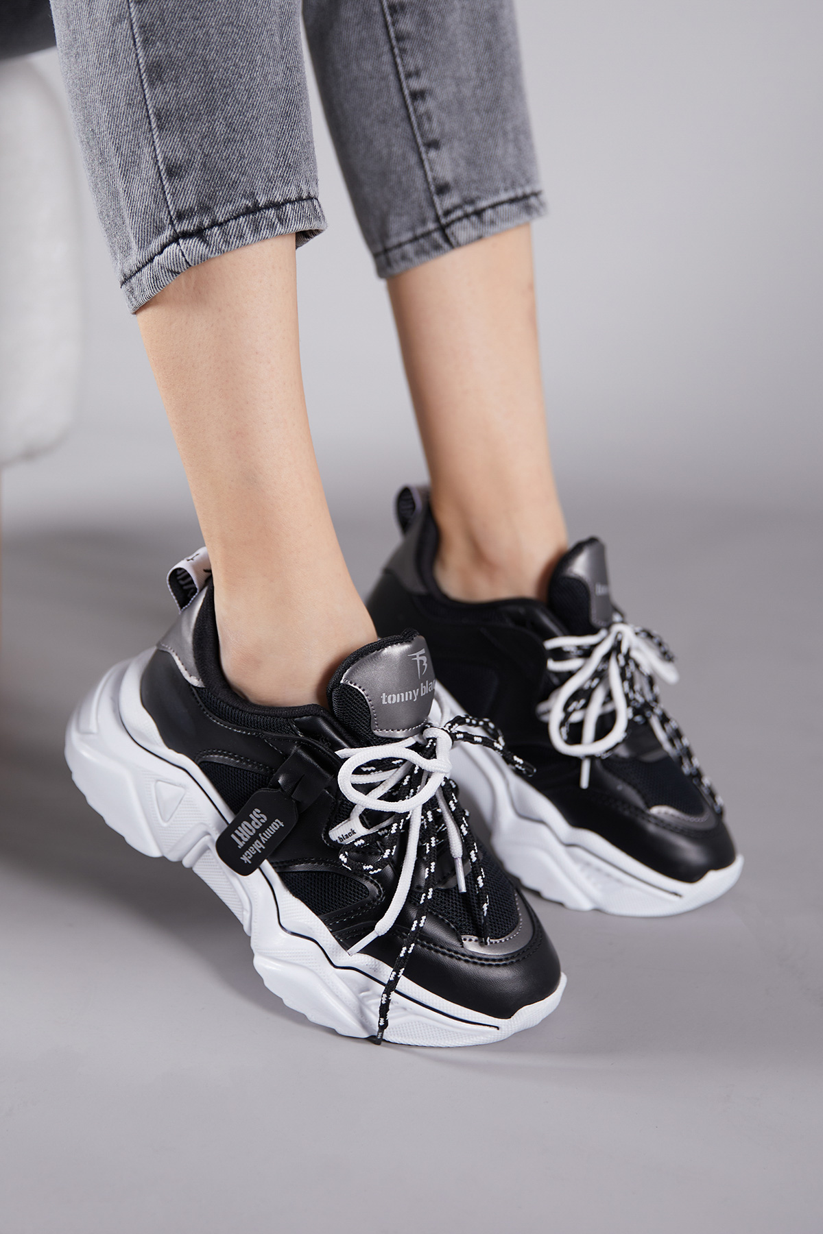 Kadın Siyah Rahat Kalıp Yüksek Taban Çift Bağcıklı Spor Ayakkabı - Görsel 5