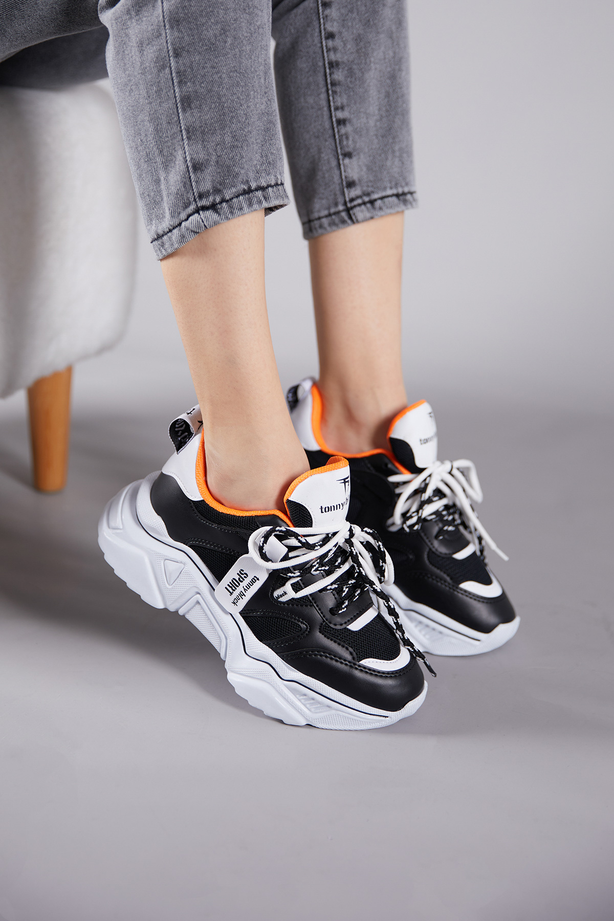 Kadın Siyah Beyaz Rahat Kalıp Yüksek Taban Çift Bağcıklı Spor Ayakkabı - Görsel 5
